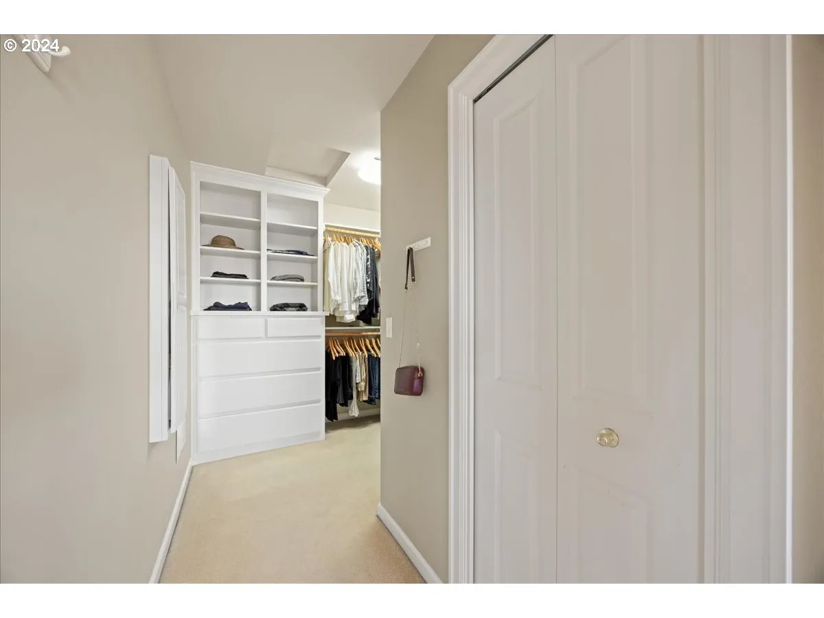 Bathroom, Attached-Walk-In Closet