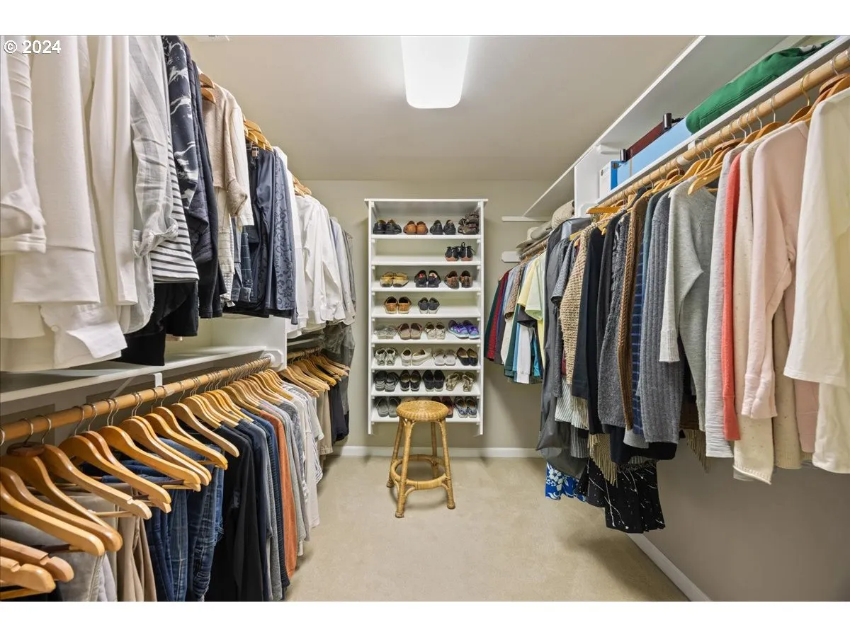 Bathroom, Attached-Walk-In Closet