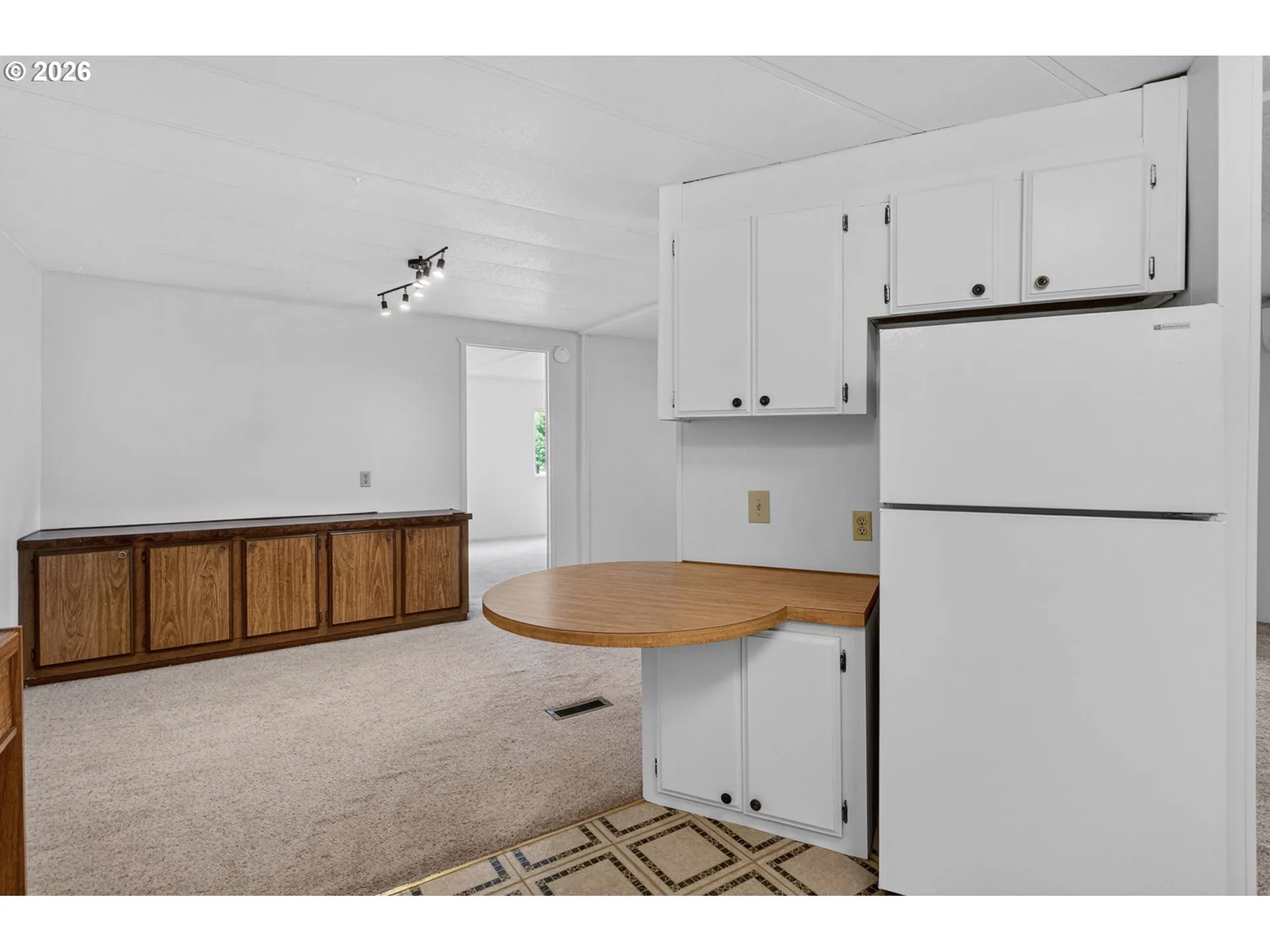 Dining Room-Built-In Cabinets