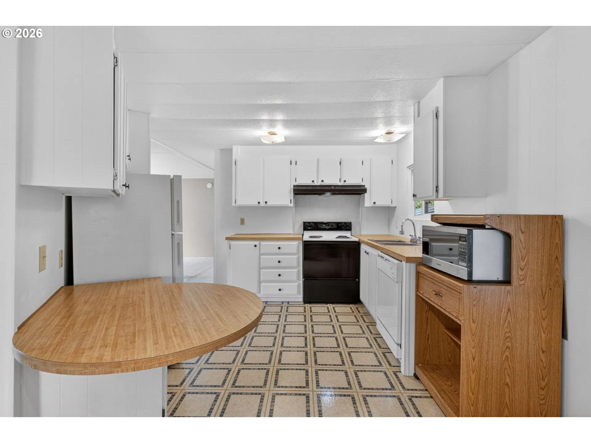 Kitchen-Eating Area