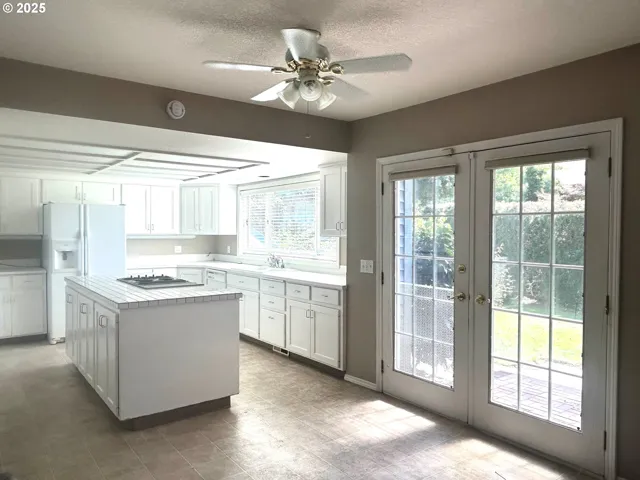 Kitchen/Nook-Eating Area