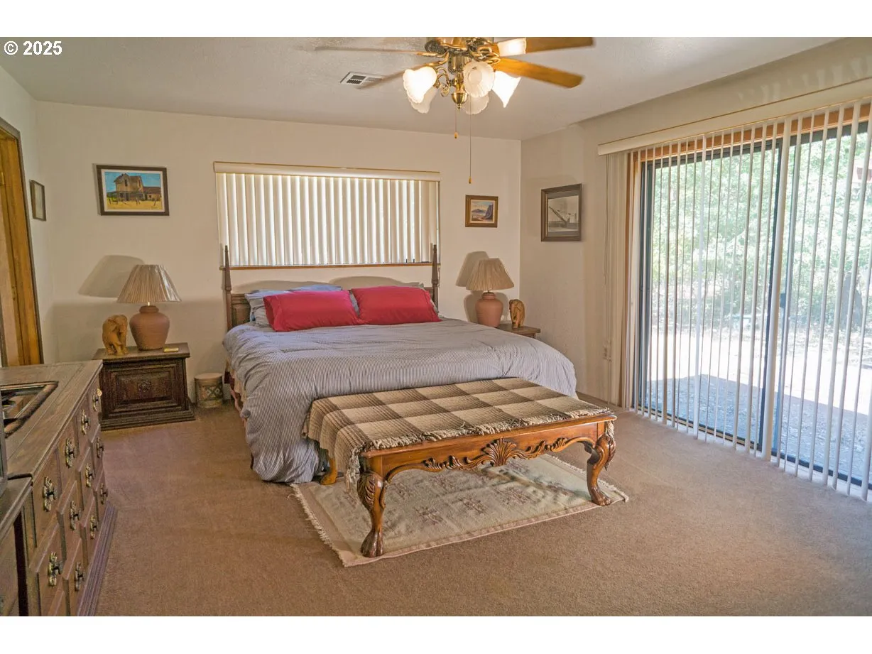 Bedroom, Primary