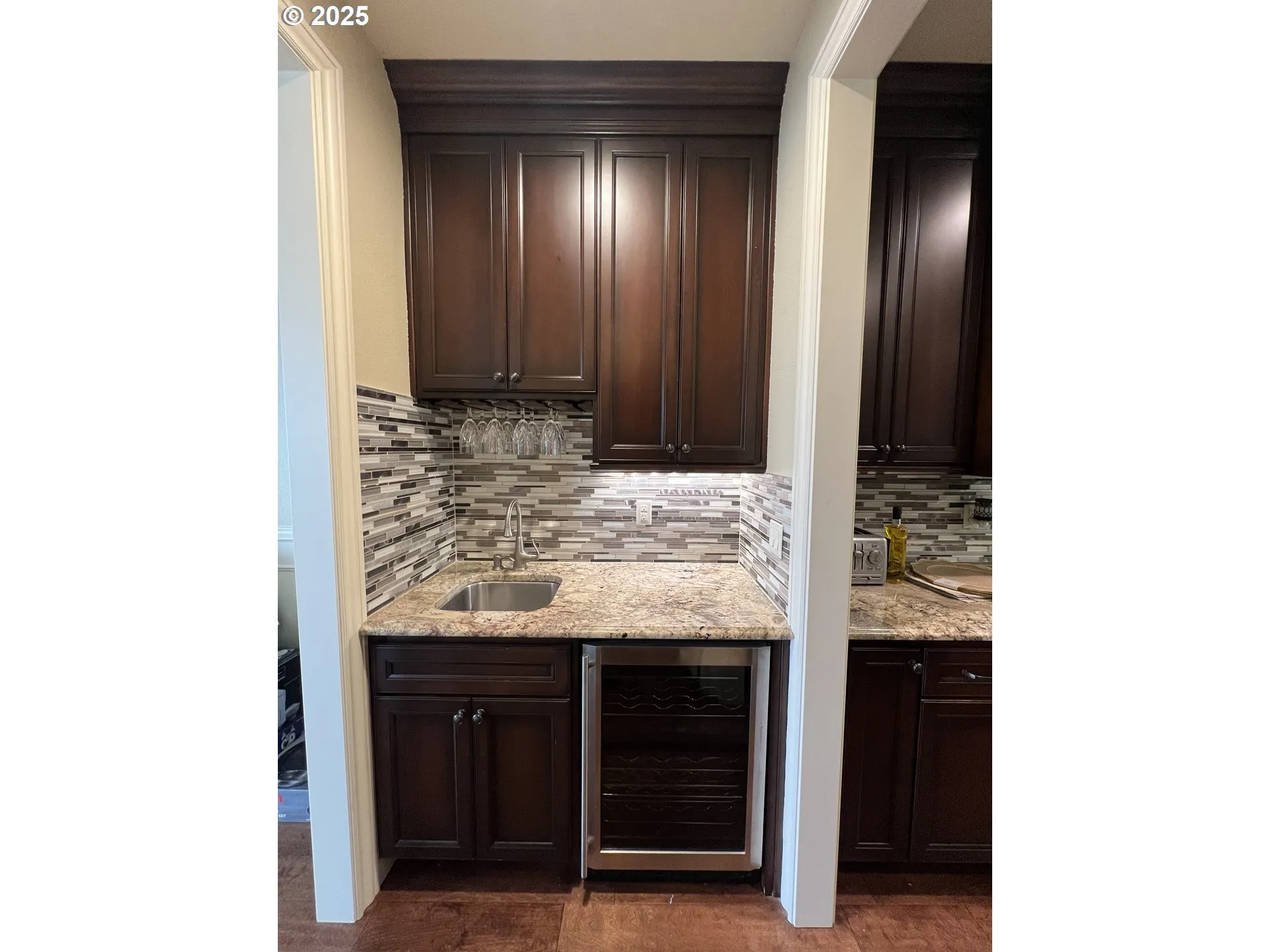 Kitchen-Breakfast Bar