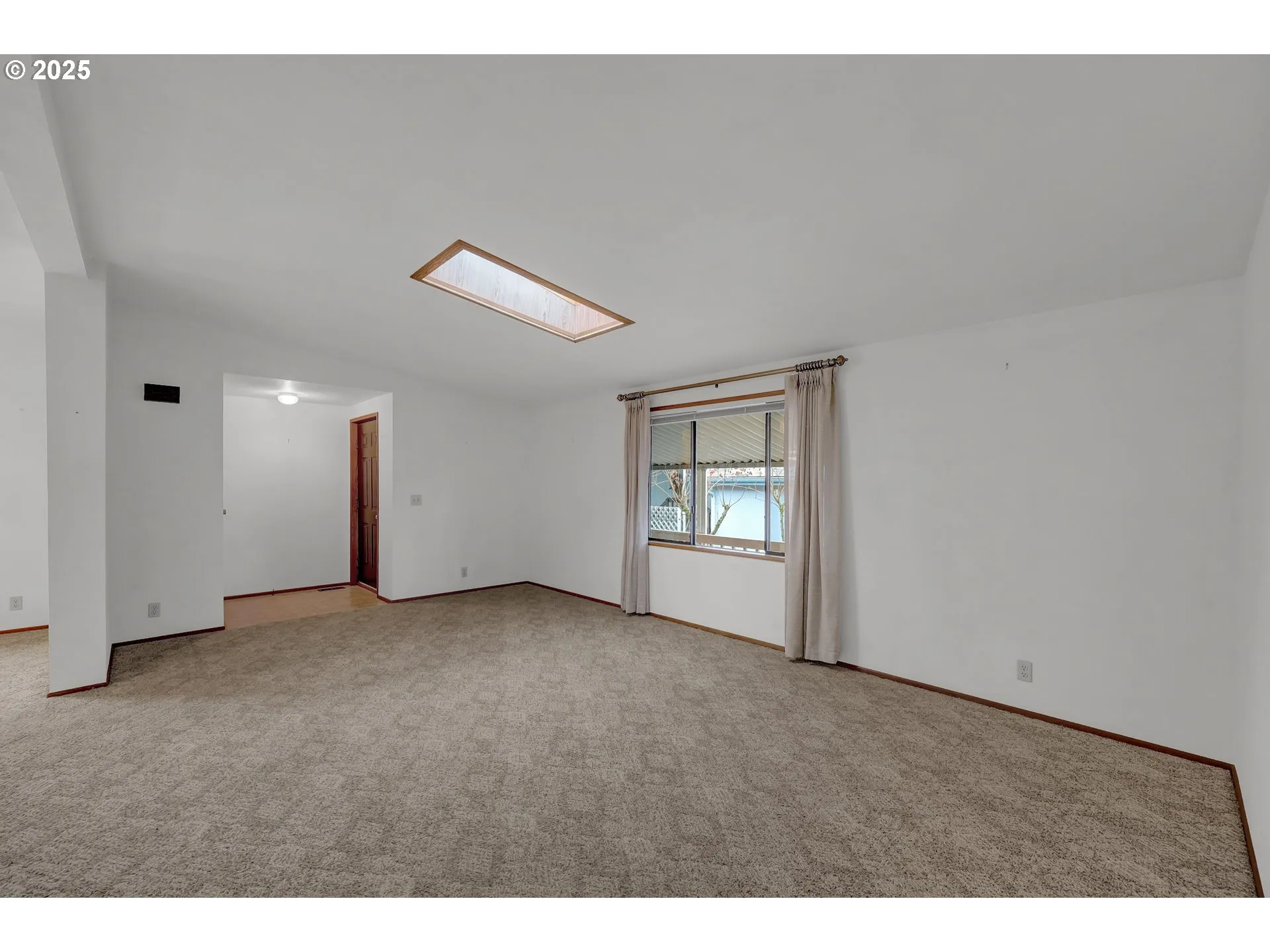 Living Room-Vaulted Ceilings