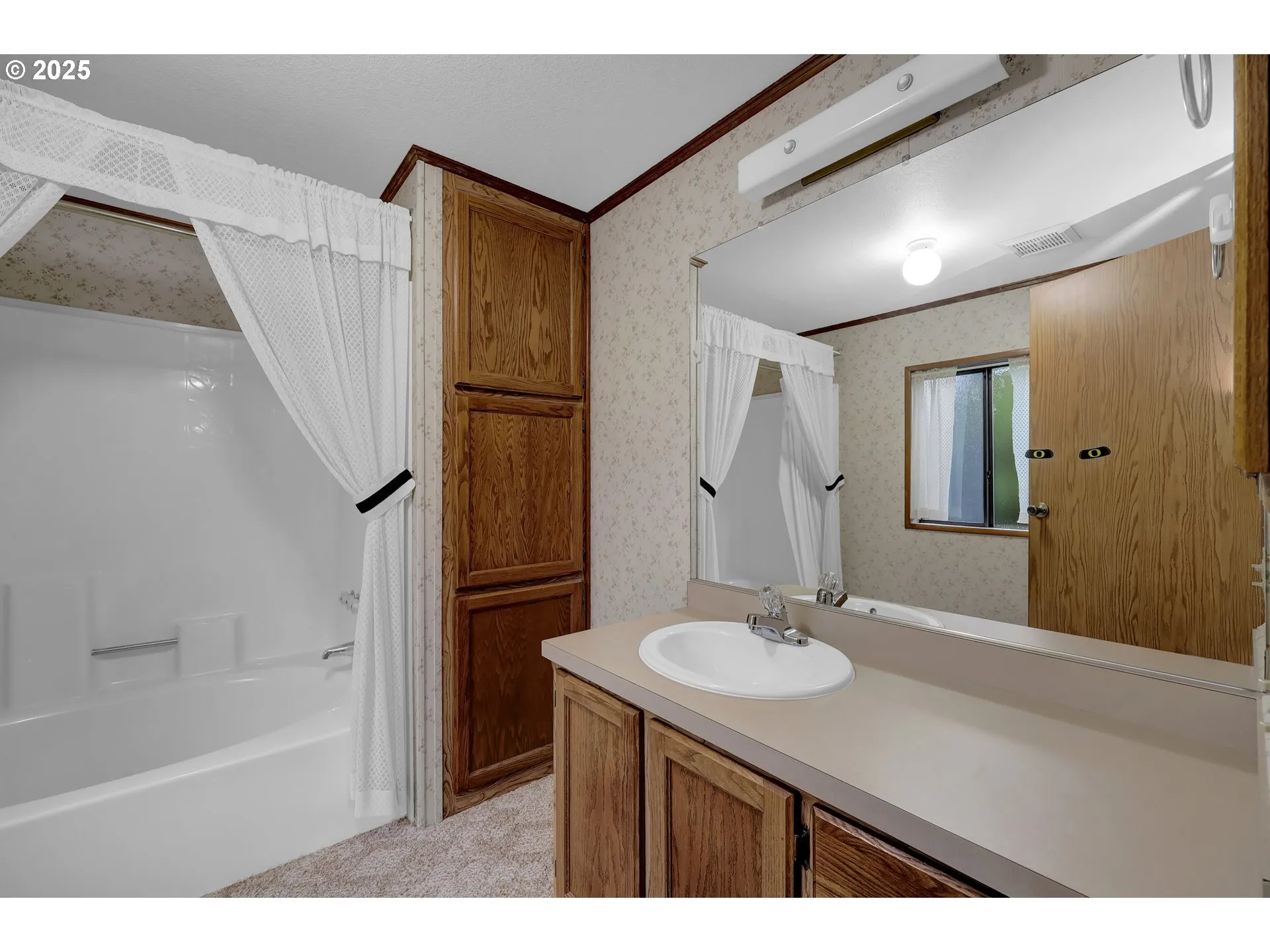 Bathroom, Attached