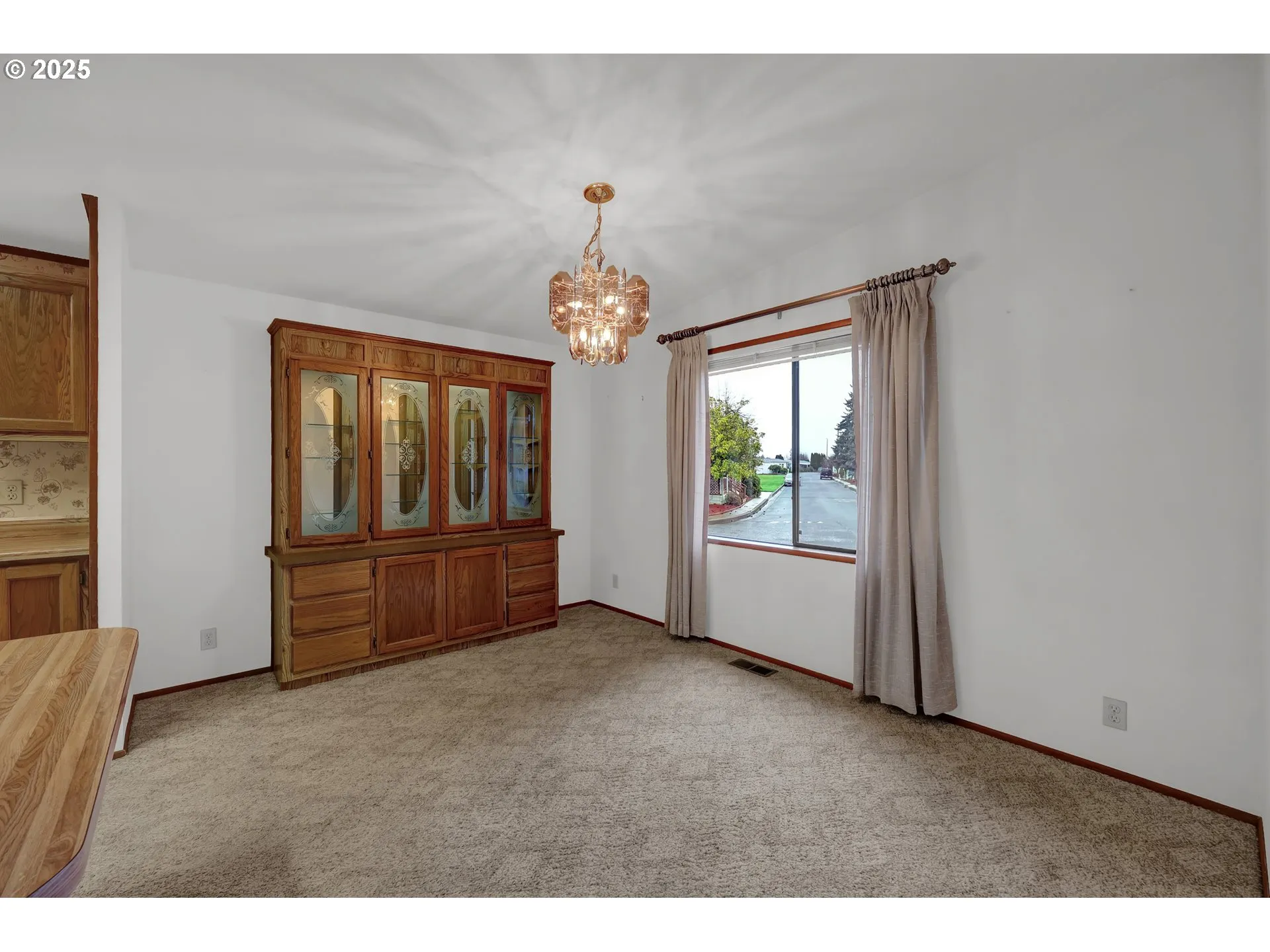 Dining Room-Vaulted Ceilings