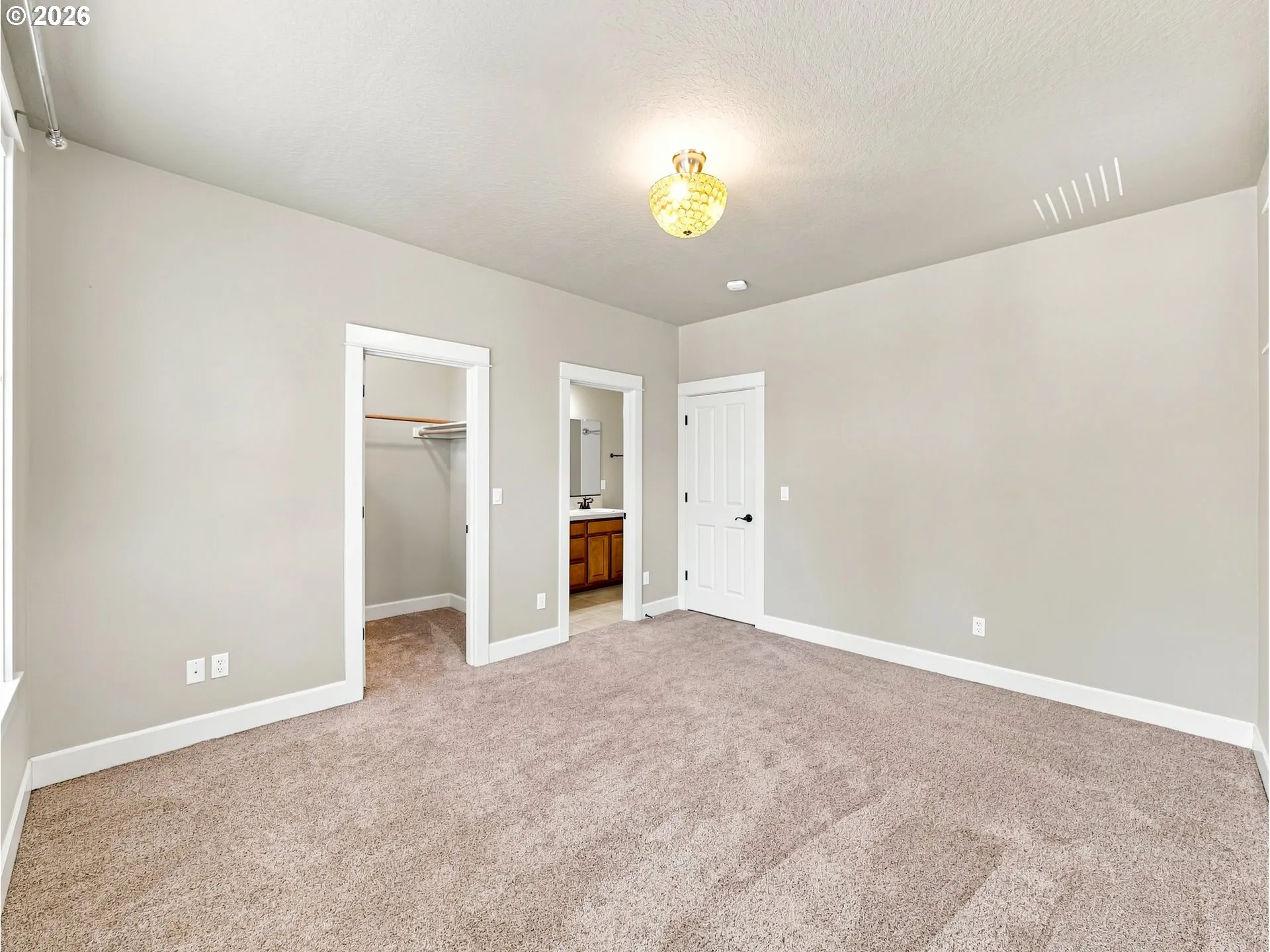 Bathroom, Attached-Walk-In Closet