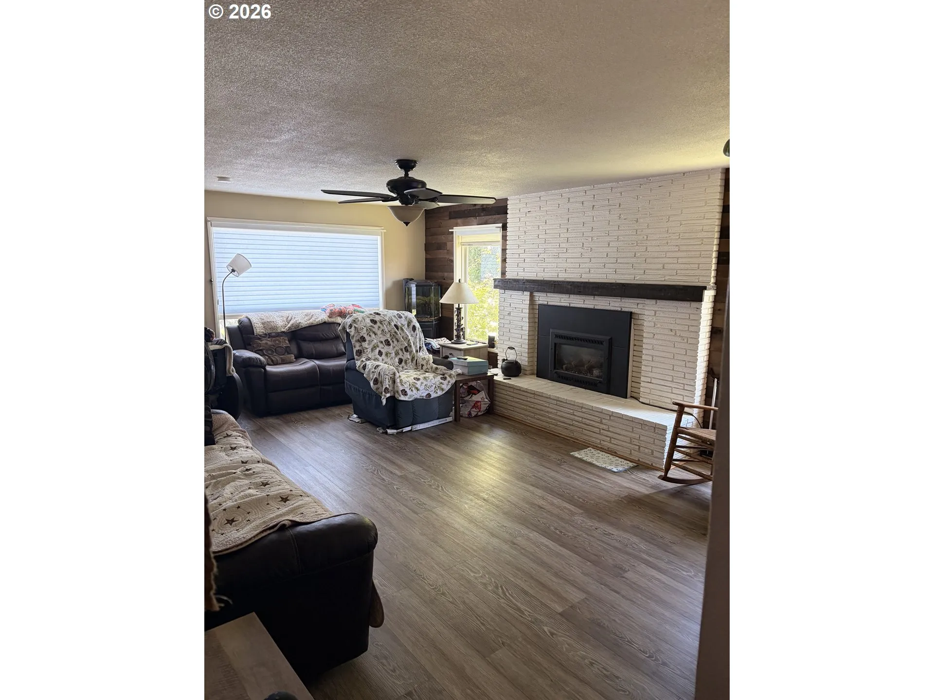 Living Room-Fireplace