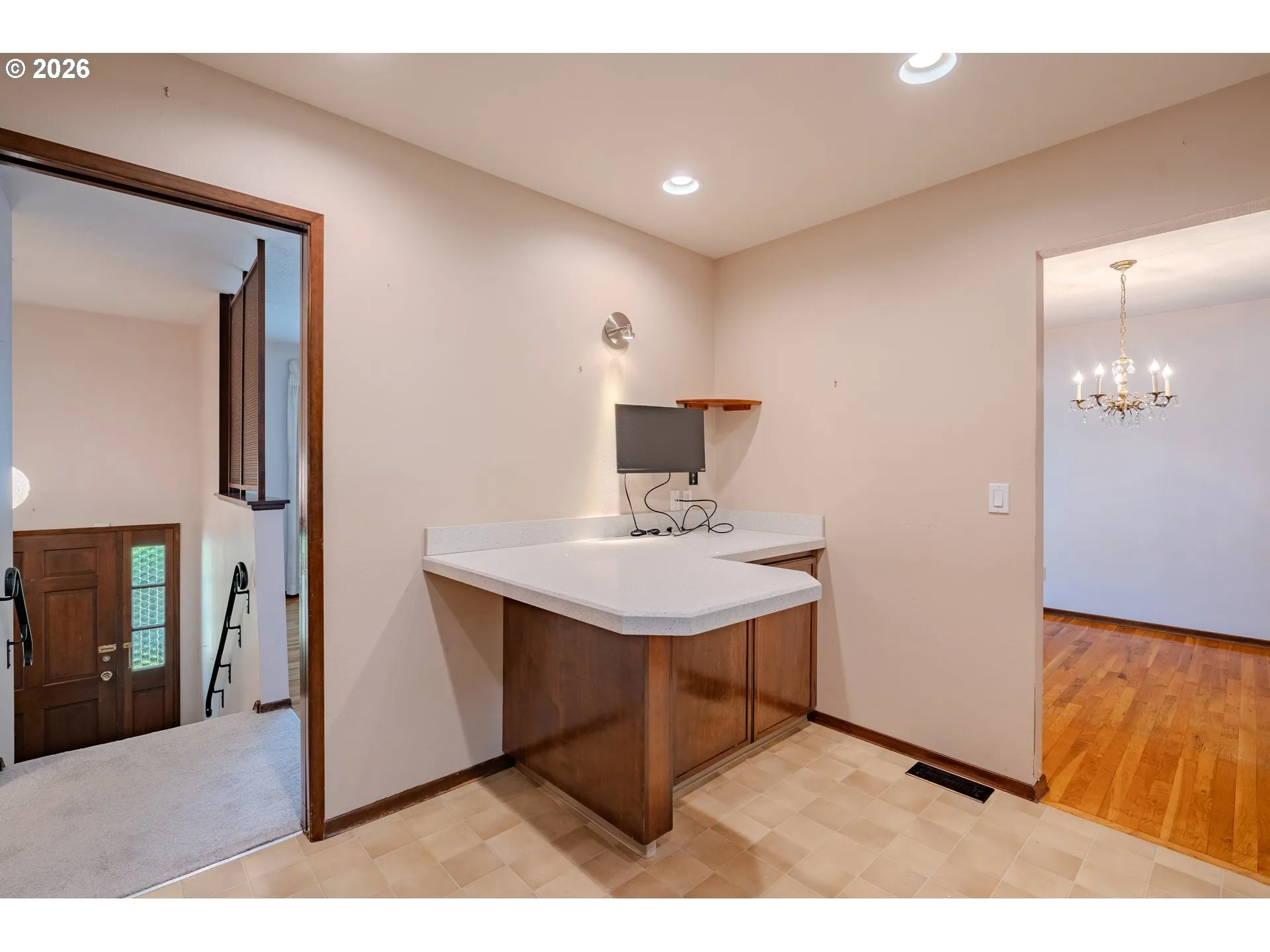 Kitchen-Breakfast Bar