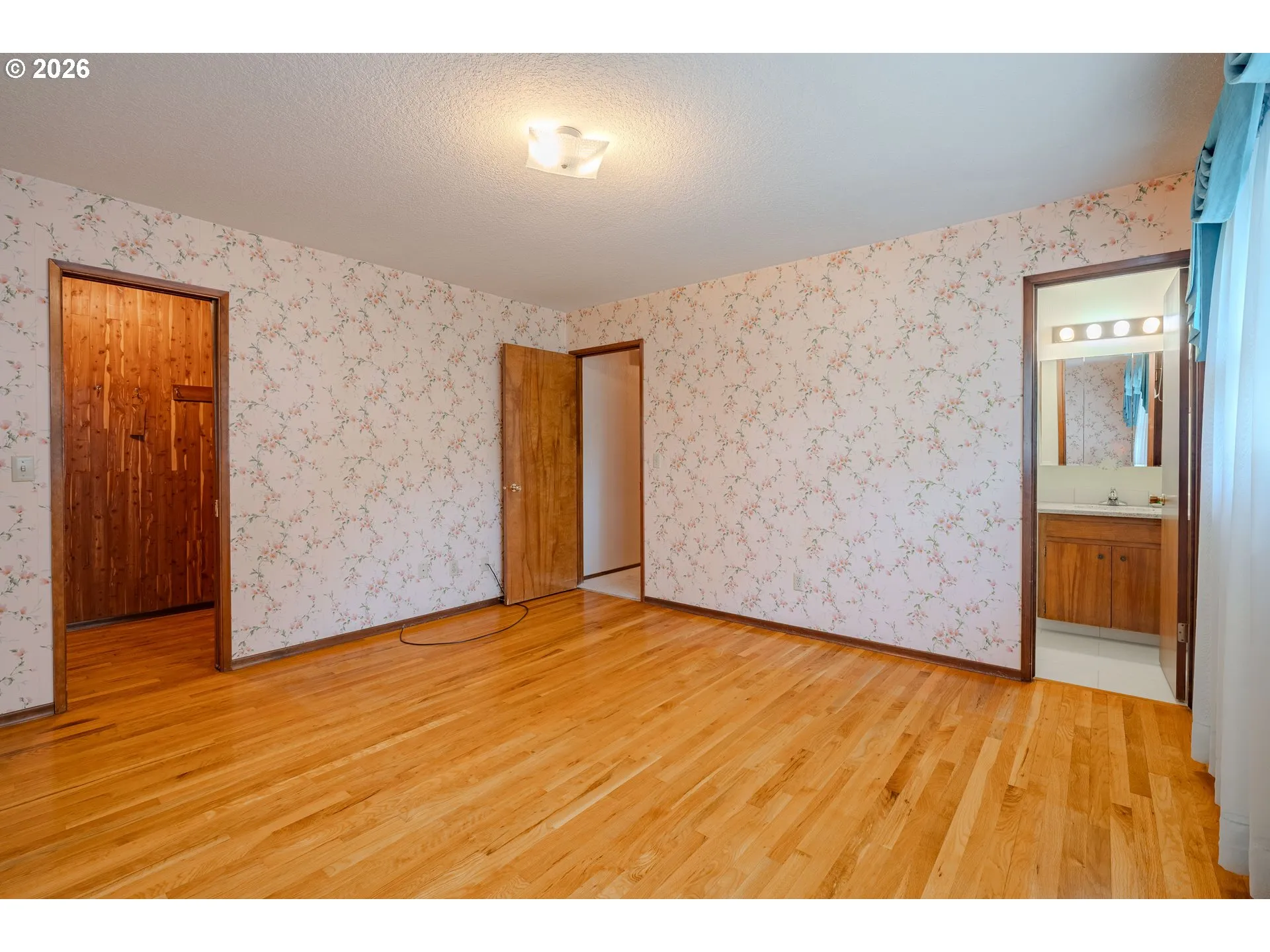 Bedroom, Primary