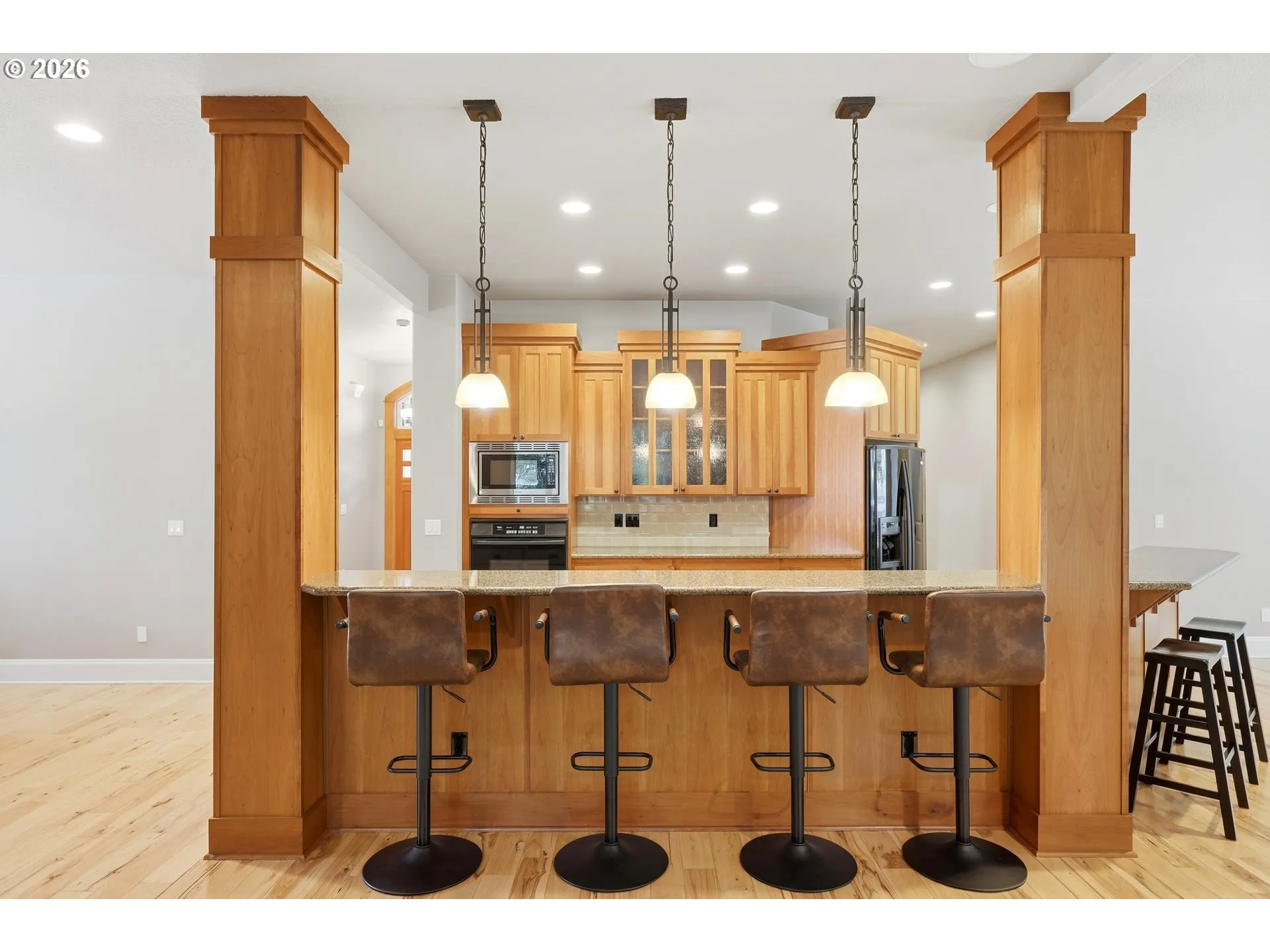 Kitchen-Breakfast Bar