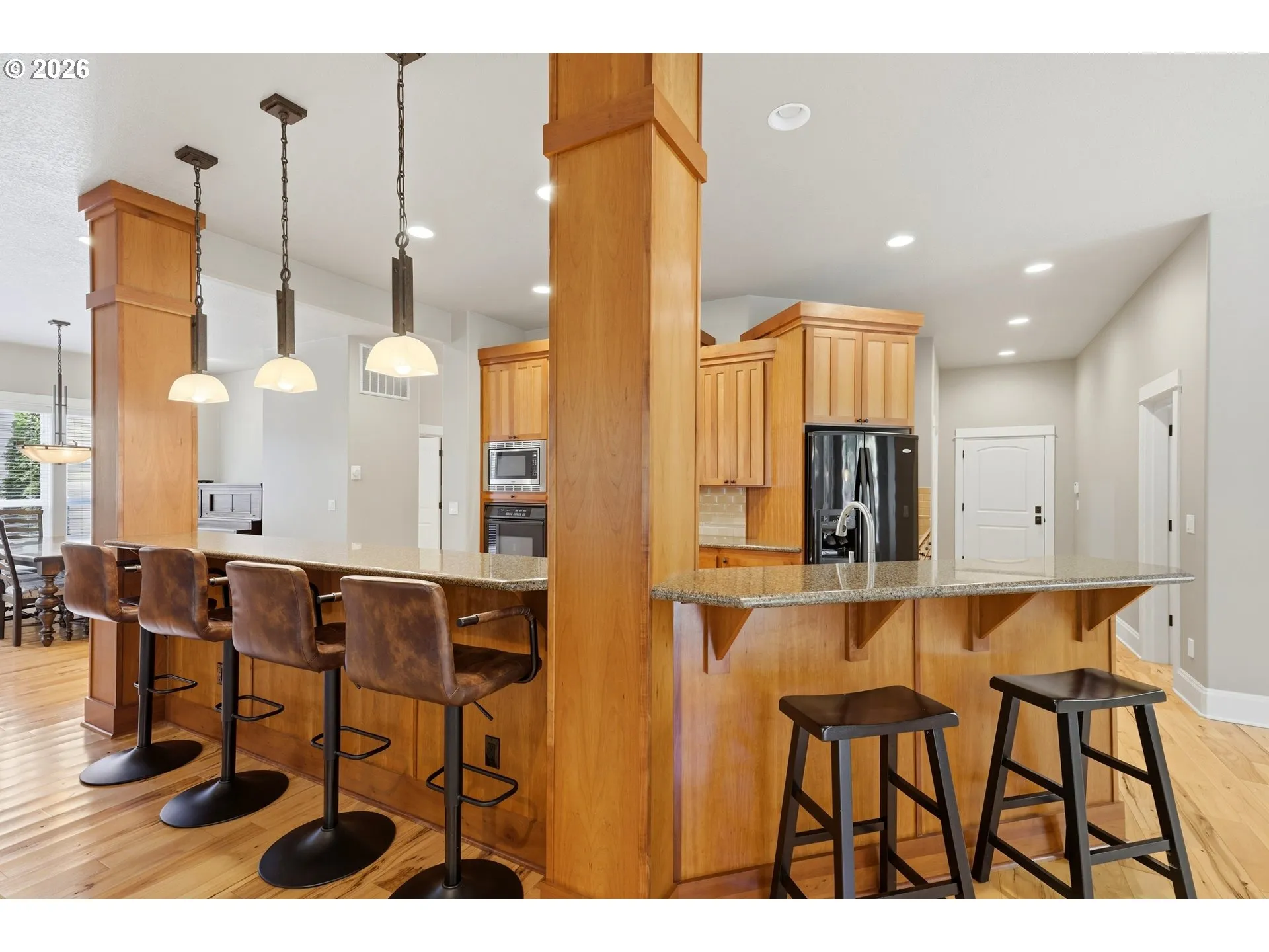 Kitchen-Breakfast Bar
