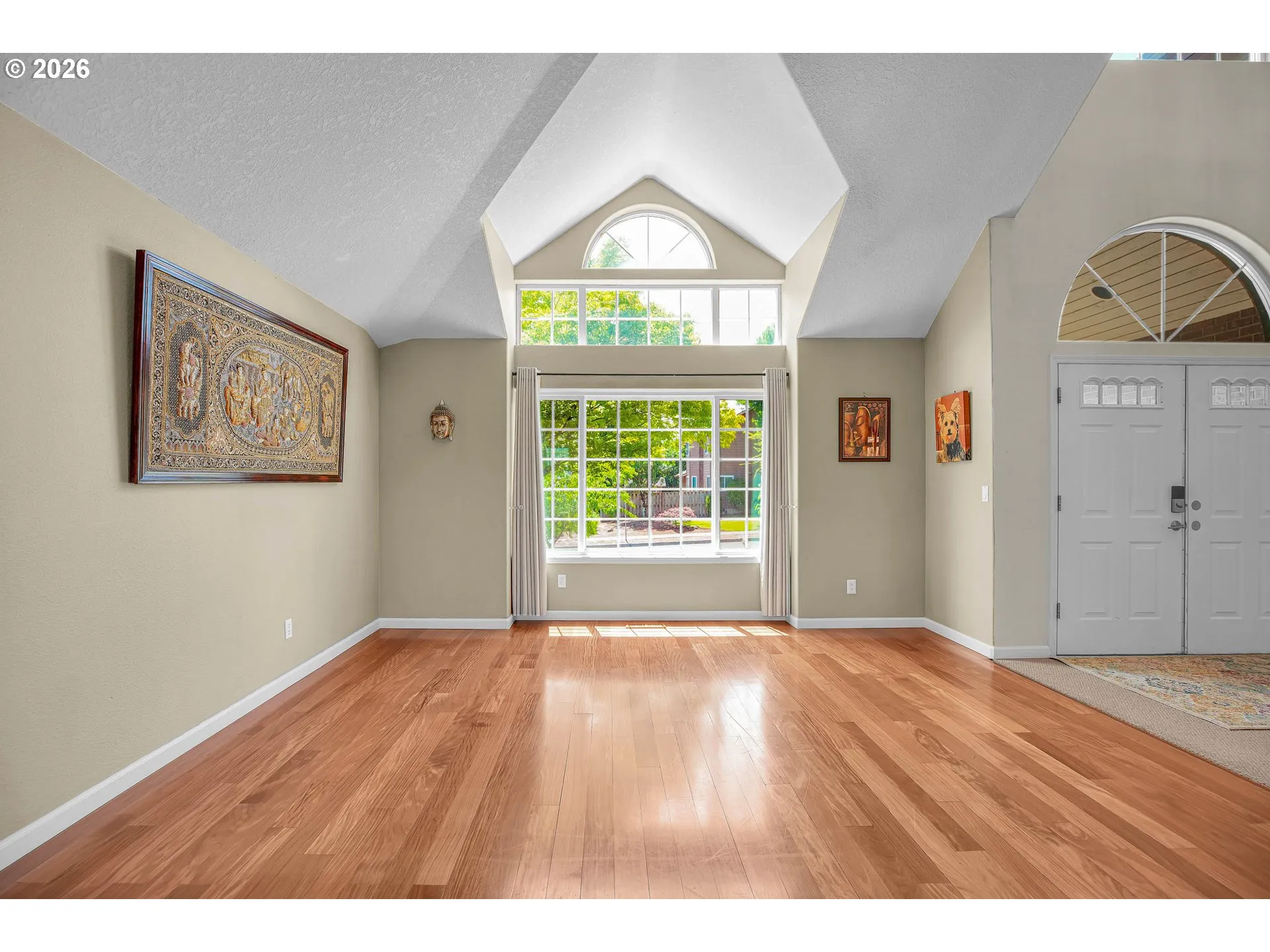 Living Room/Entrance
