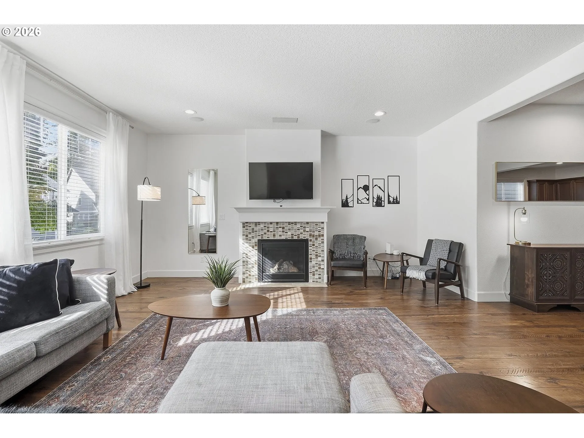 Living Room-Fireplace