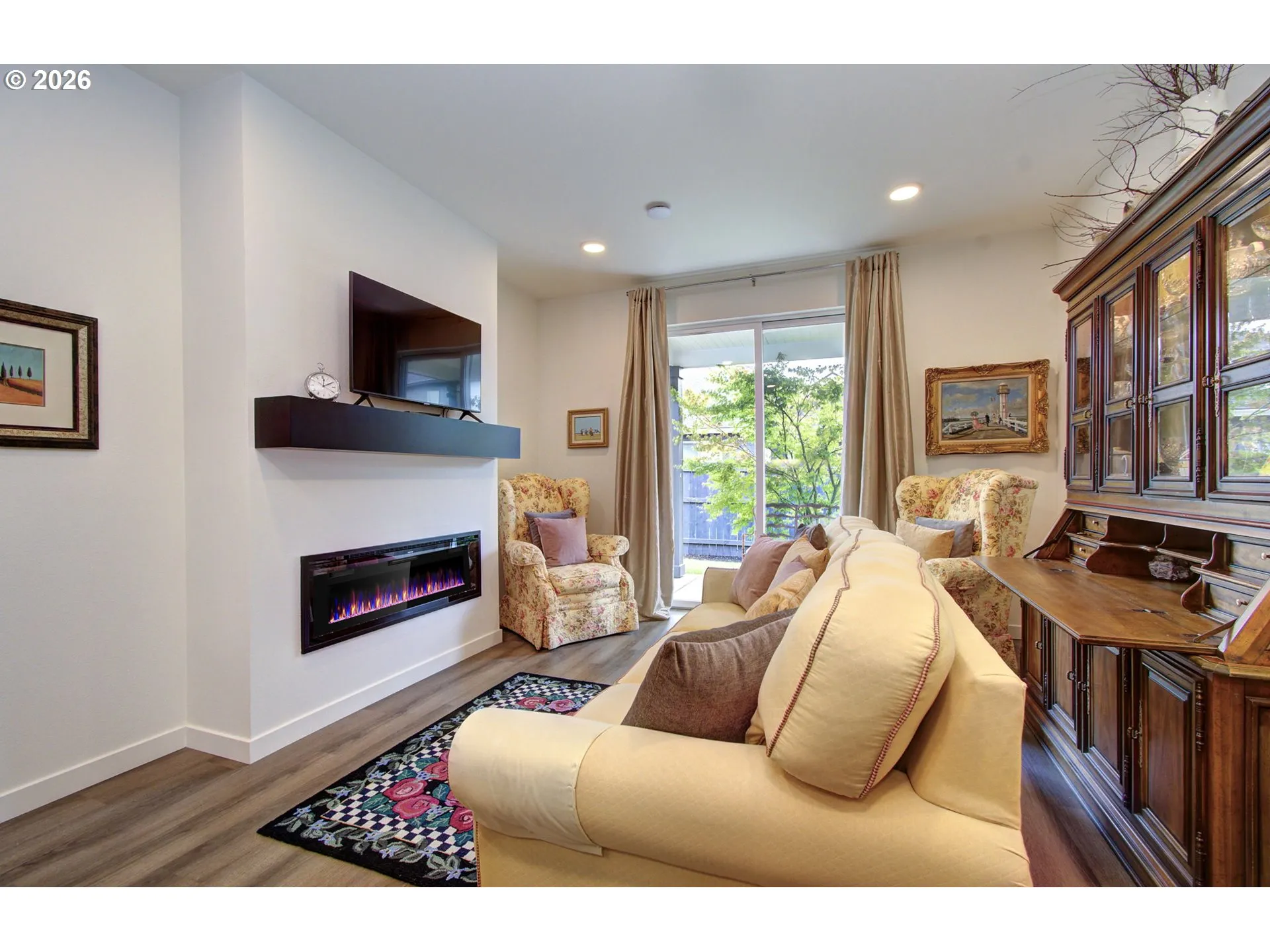Living Room-Fireplace