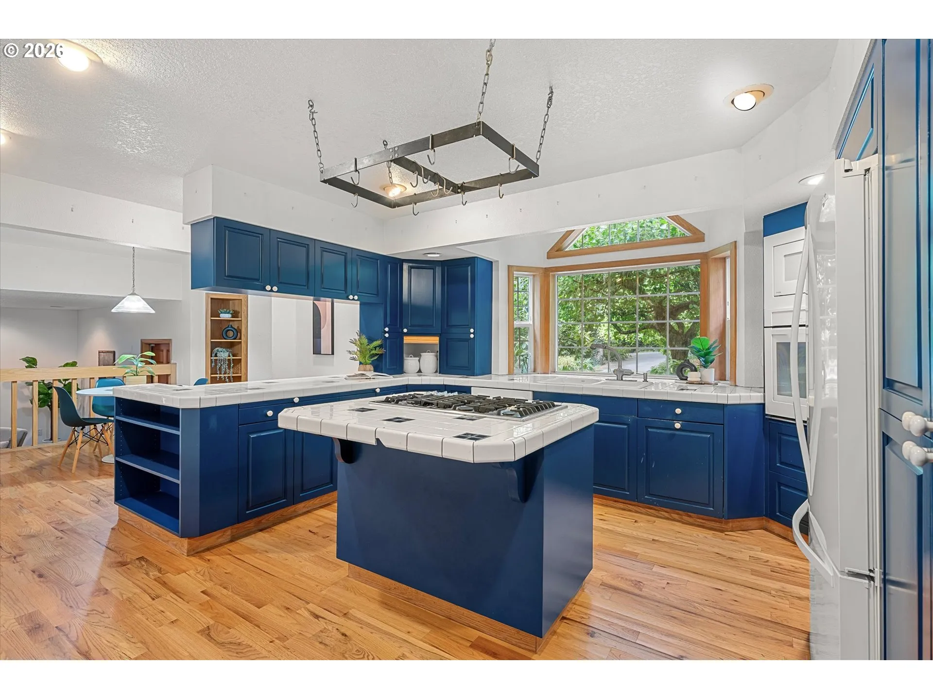 Kitchen-Cooking Island