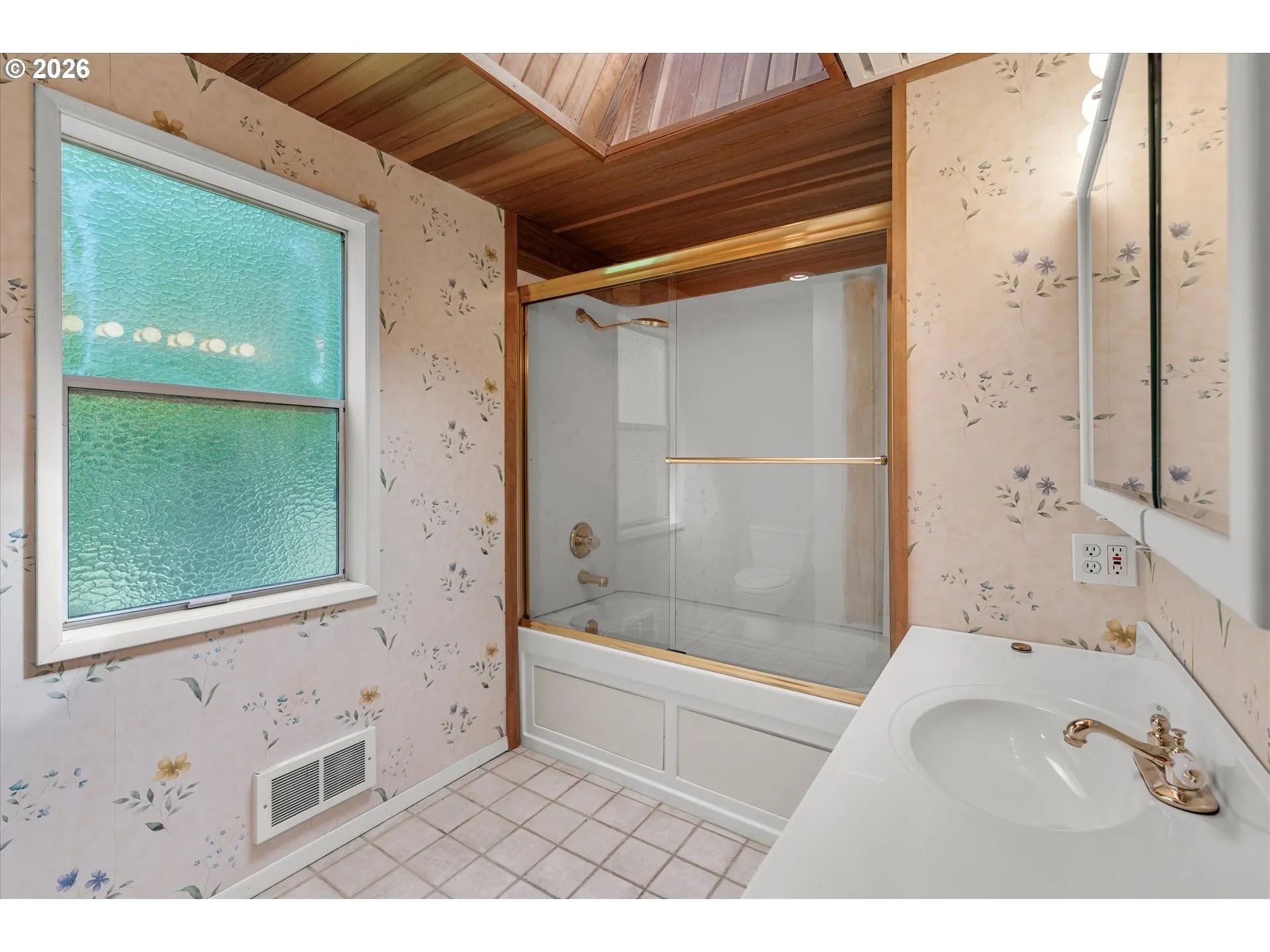 Bathroom, Attached-Upper