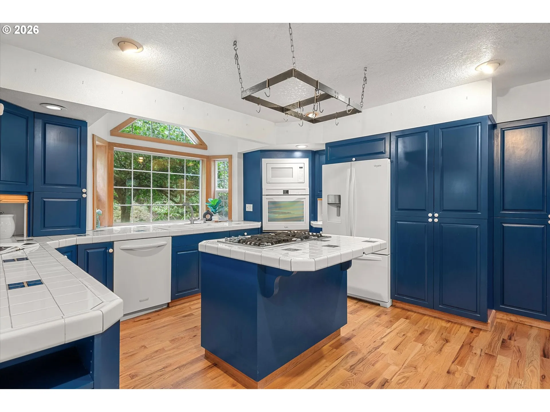 Kitchen-Cooking Island