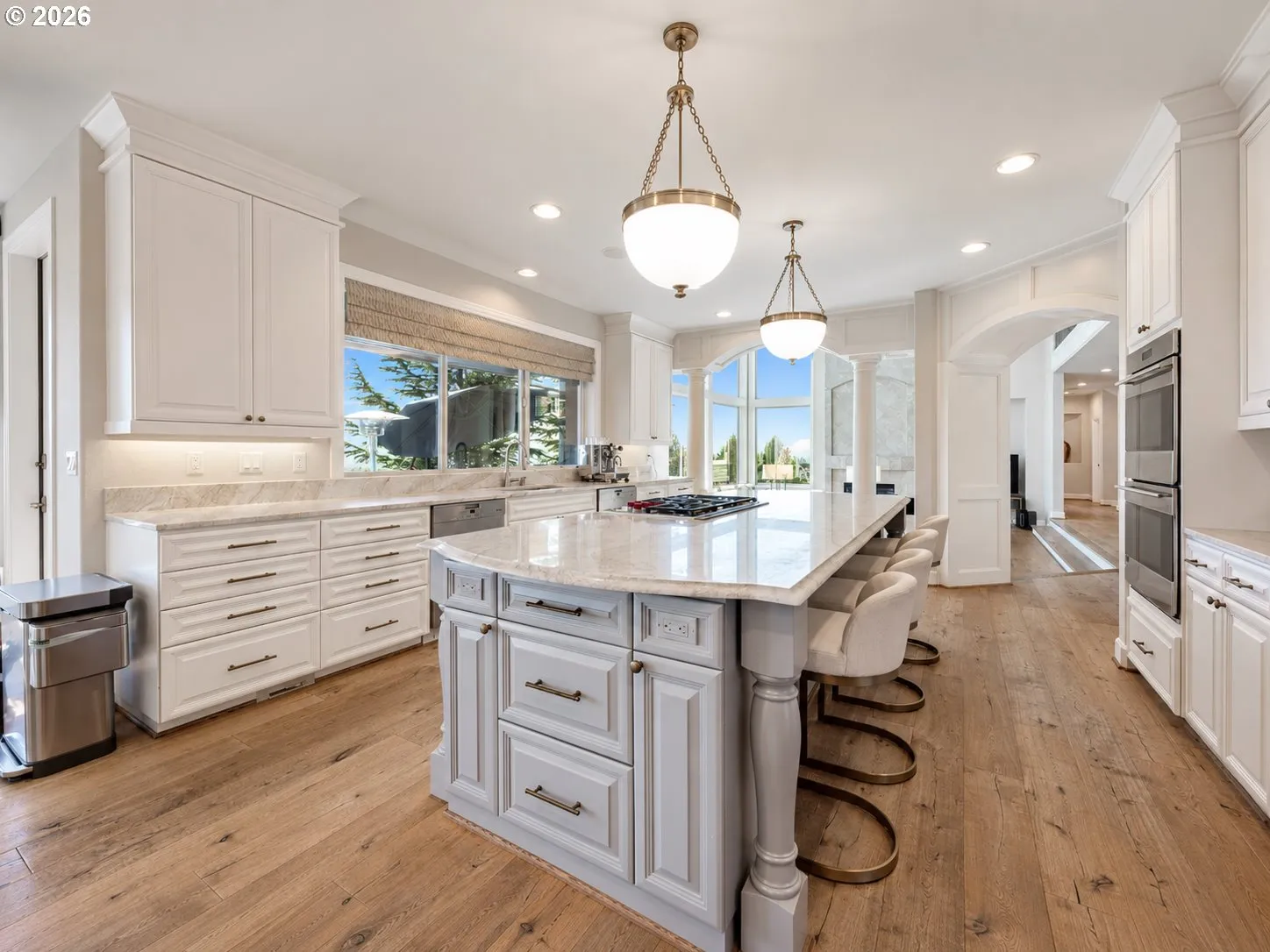 Kitchen-Breakfast Bar