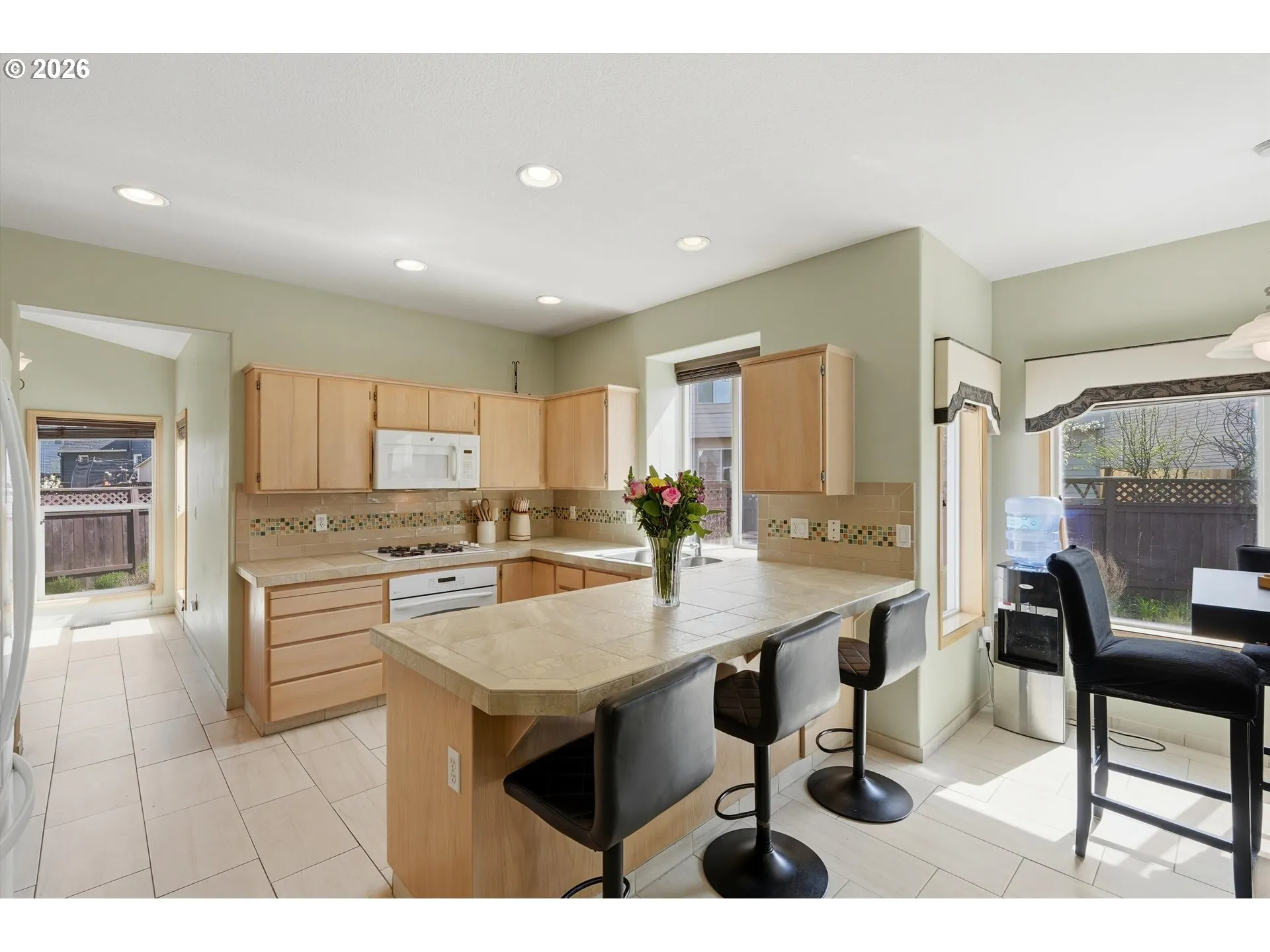 Kitchen-Breakfast Bar