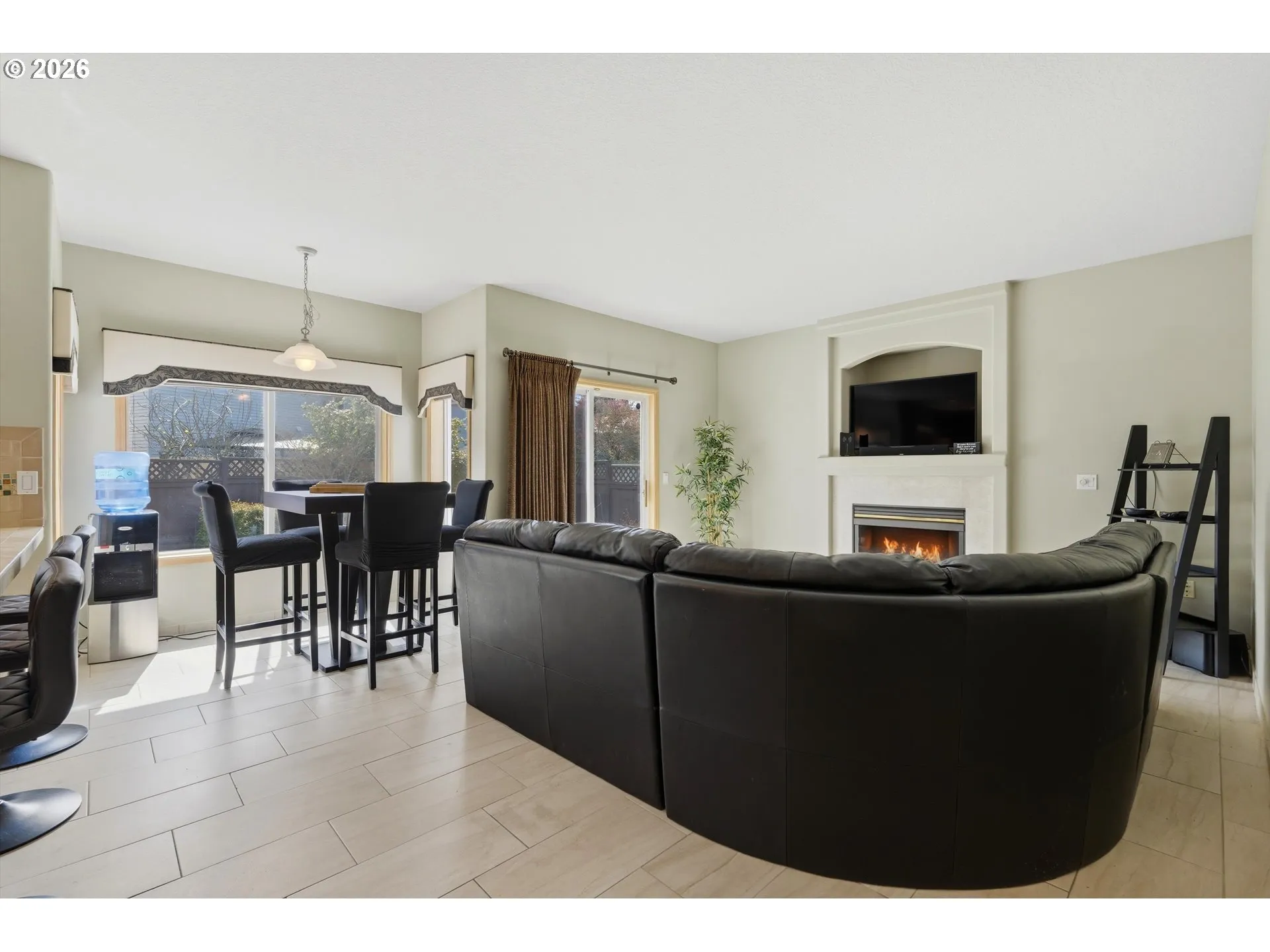 Living Room-Fireplace