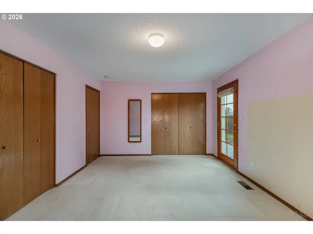 Bedroom, Primary