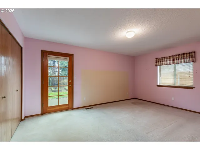 Bedroom, Primary