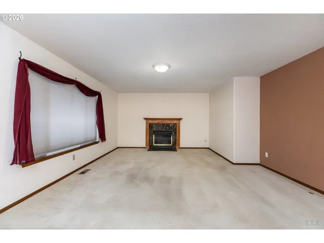 Living Room-Fireplace