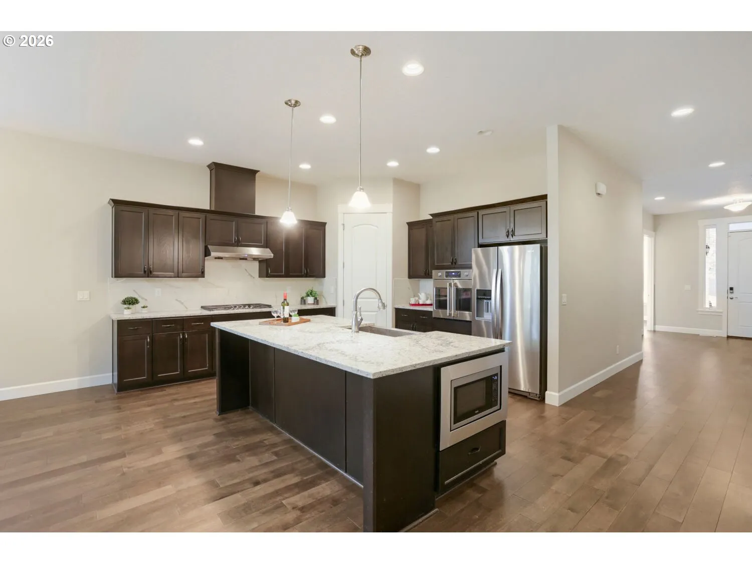 Kitchen-Breakfast Bar