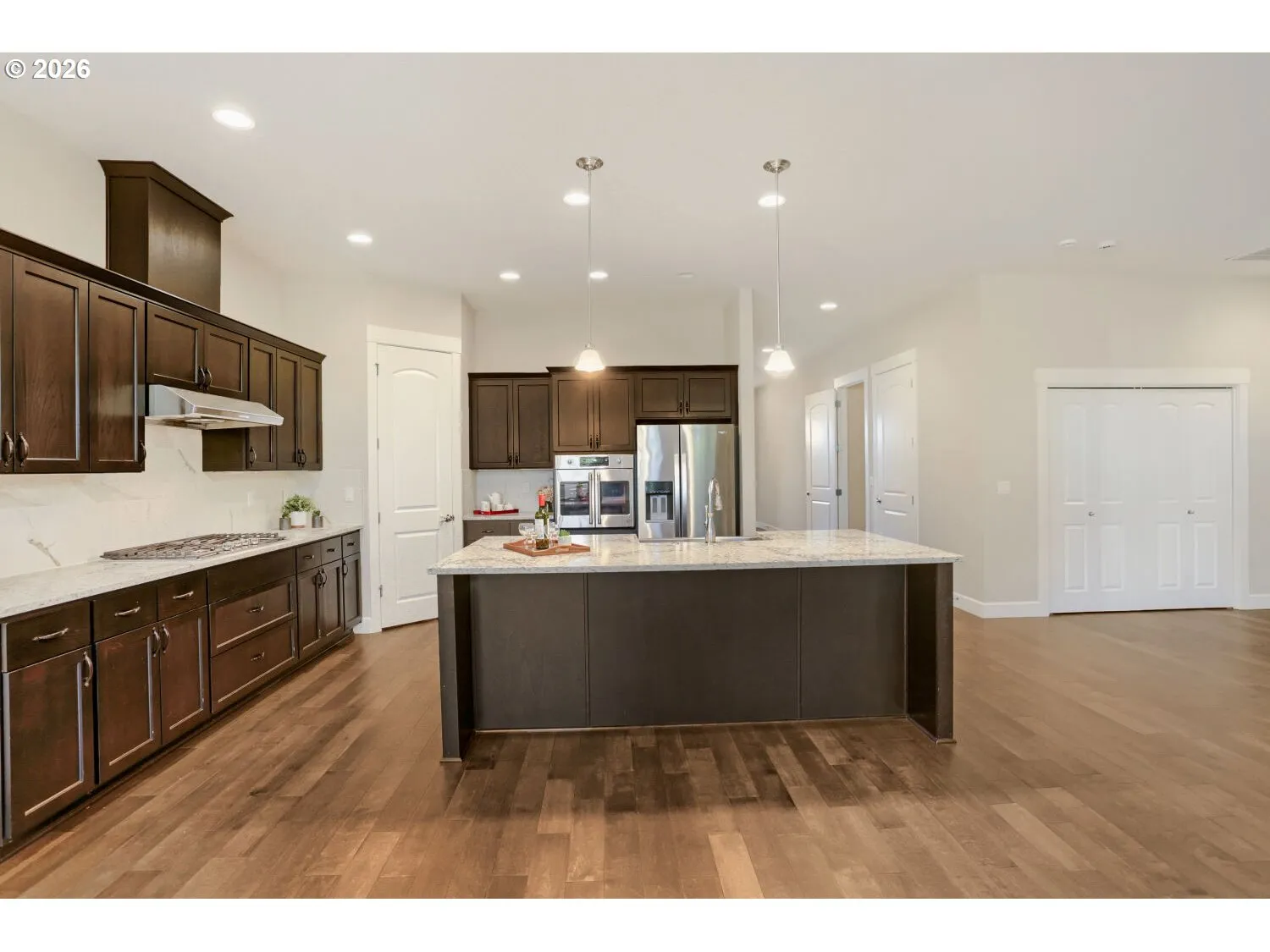 Kitchen-Breakfast Bar