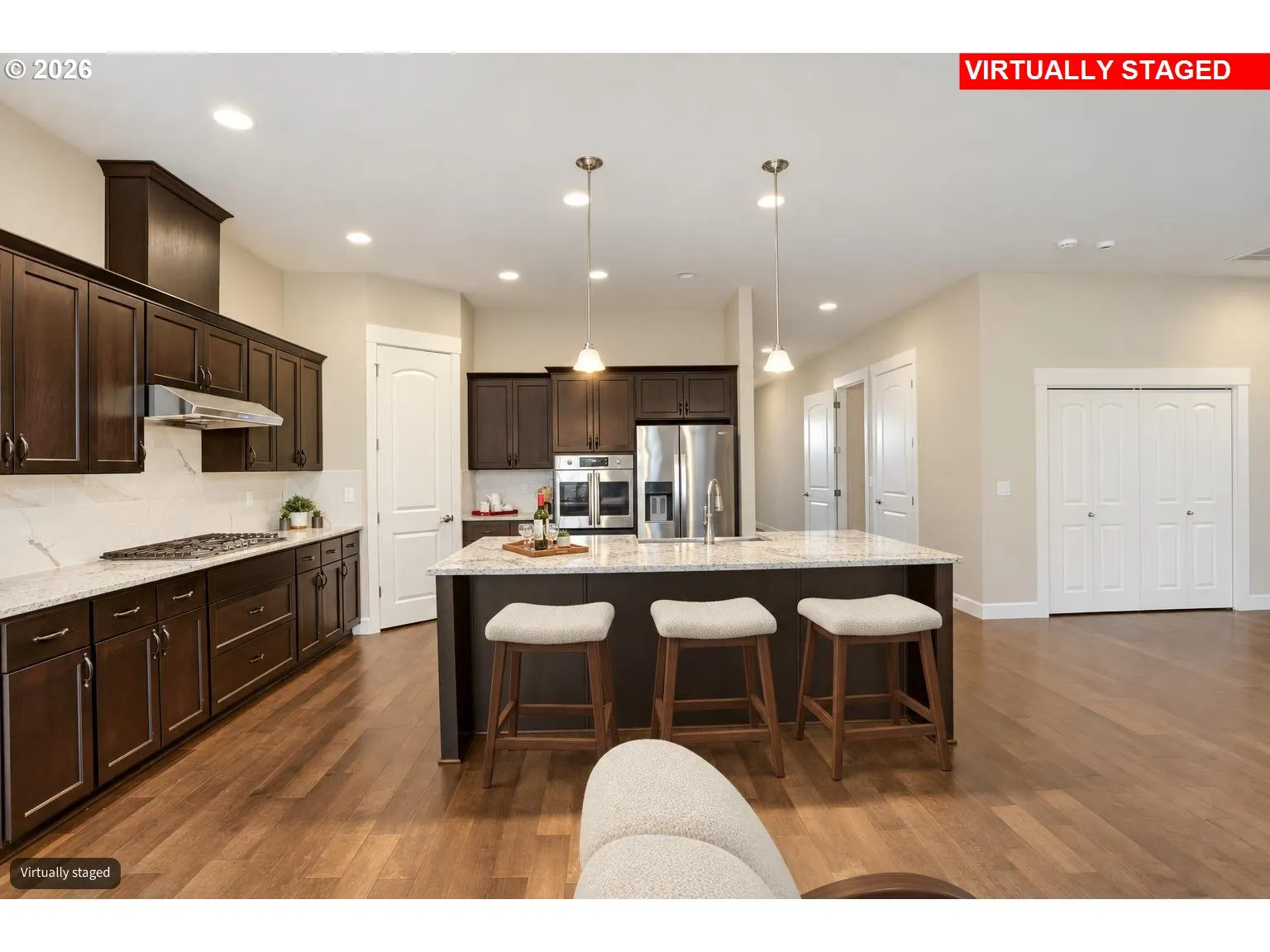 Kitchen-Breakfast Bar
