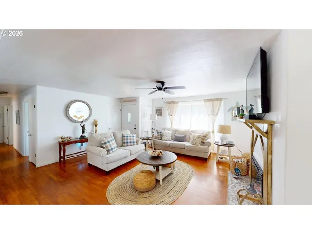 Living Room-Ceiling Fan