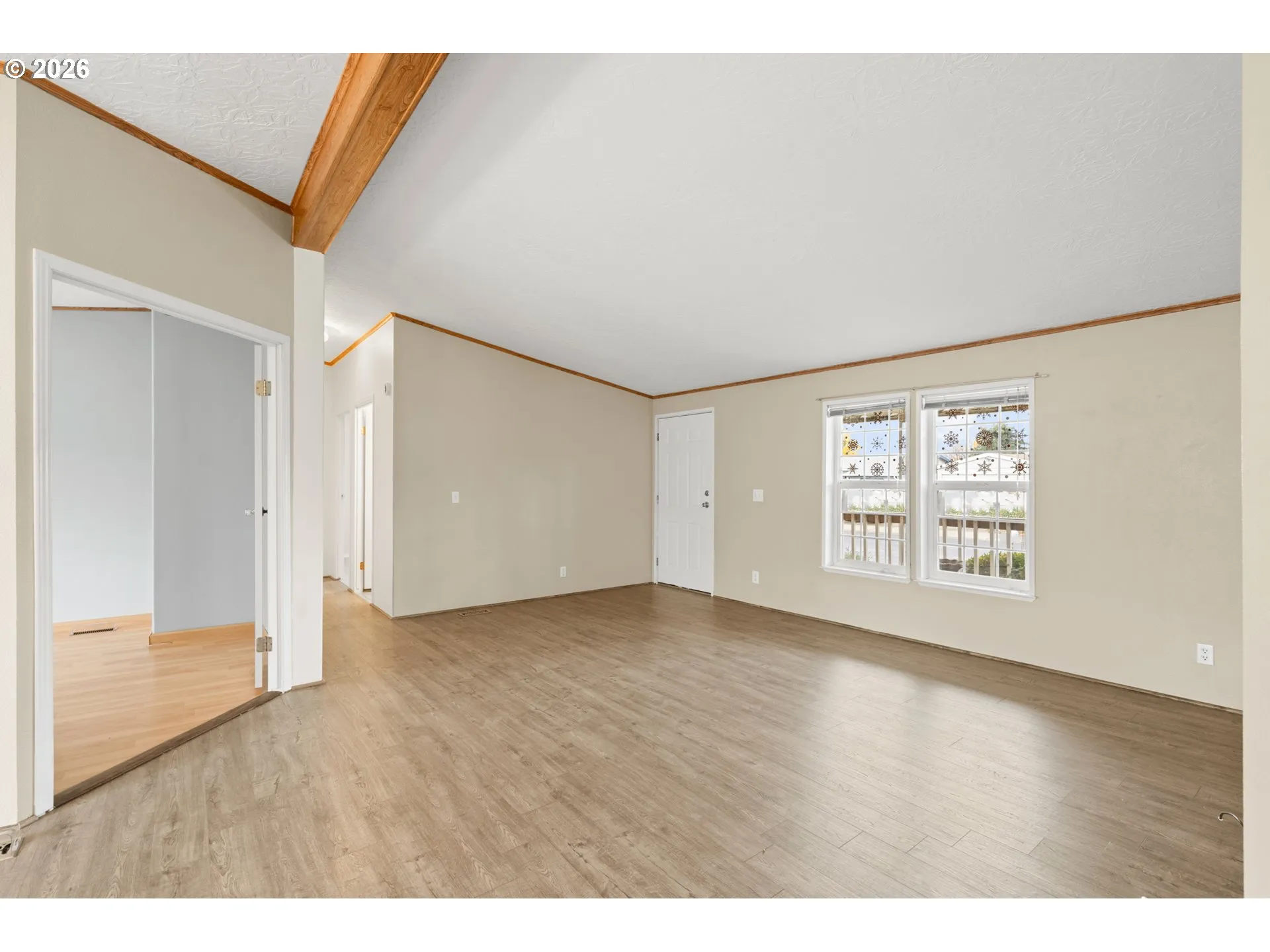 Living Room/Entrance