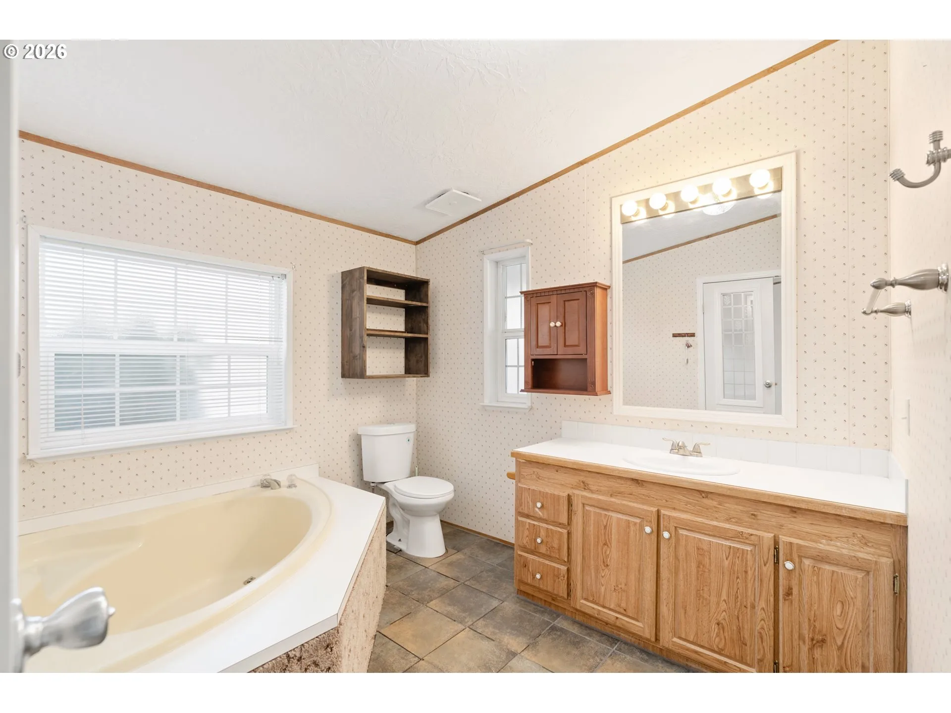 Owner's Suite Bathroom-Garden Tub