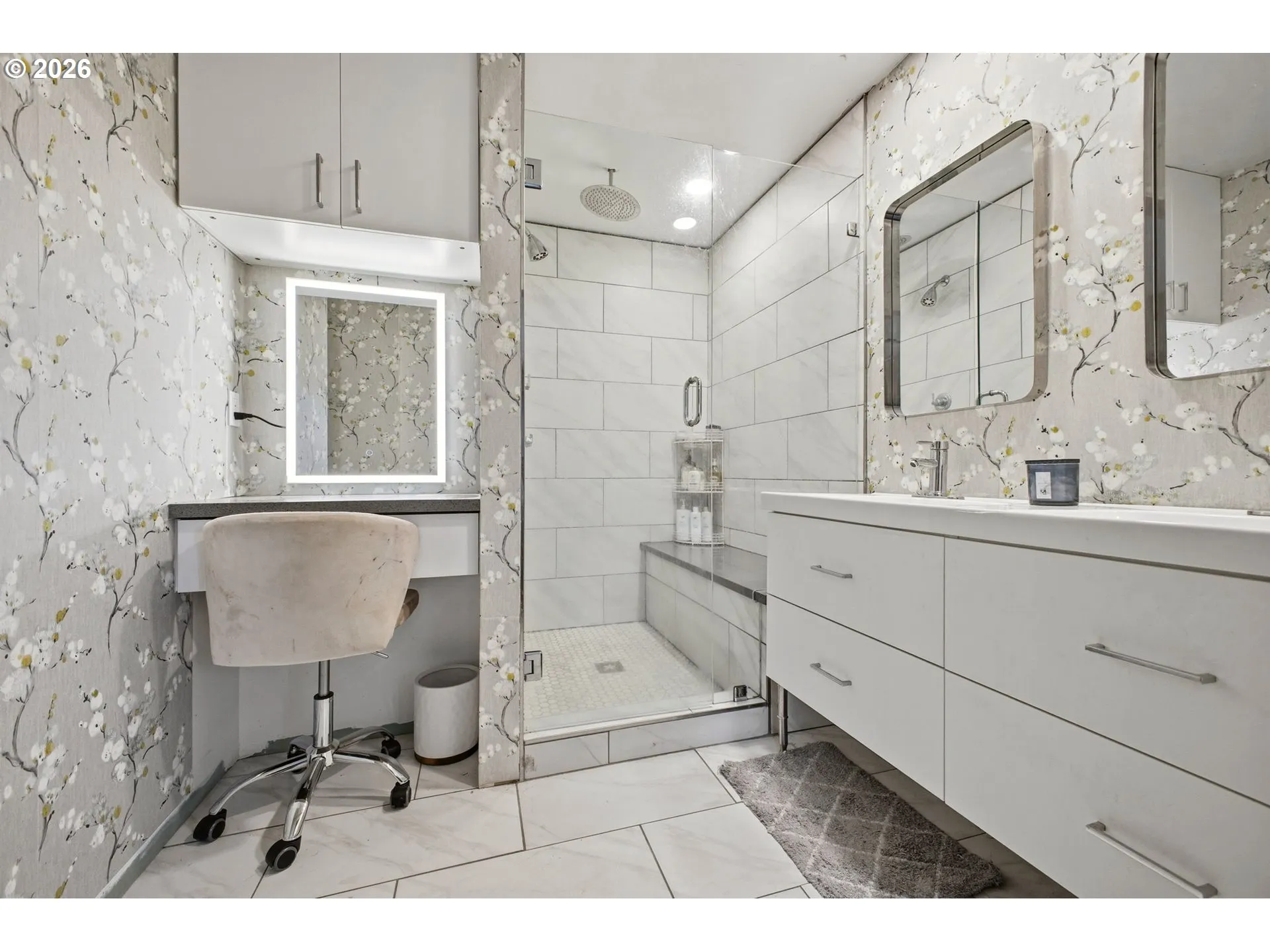 Bathroom-Walk in Shower