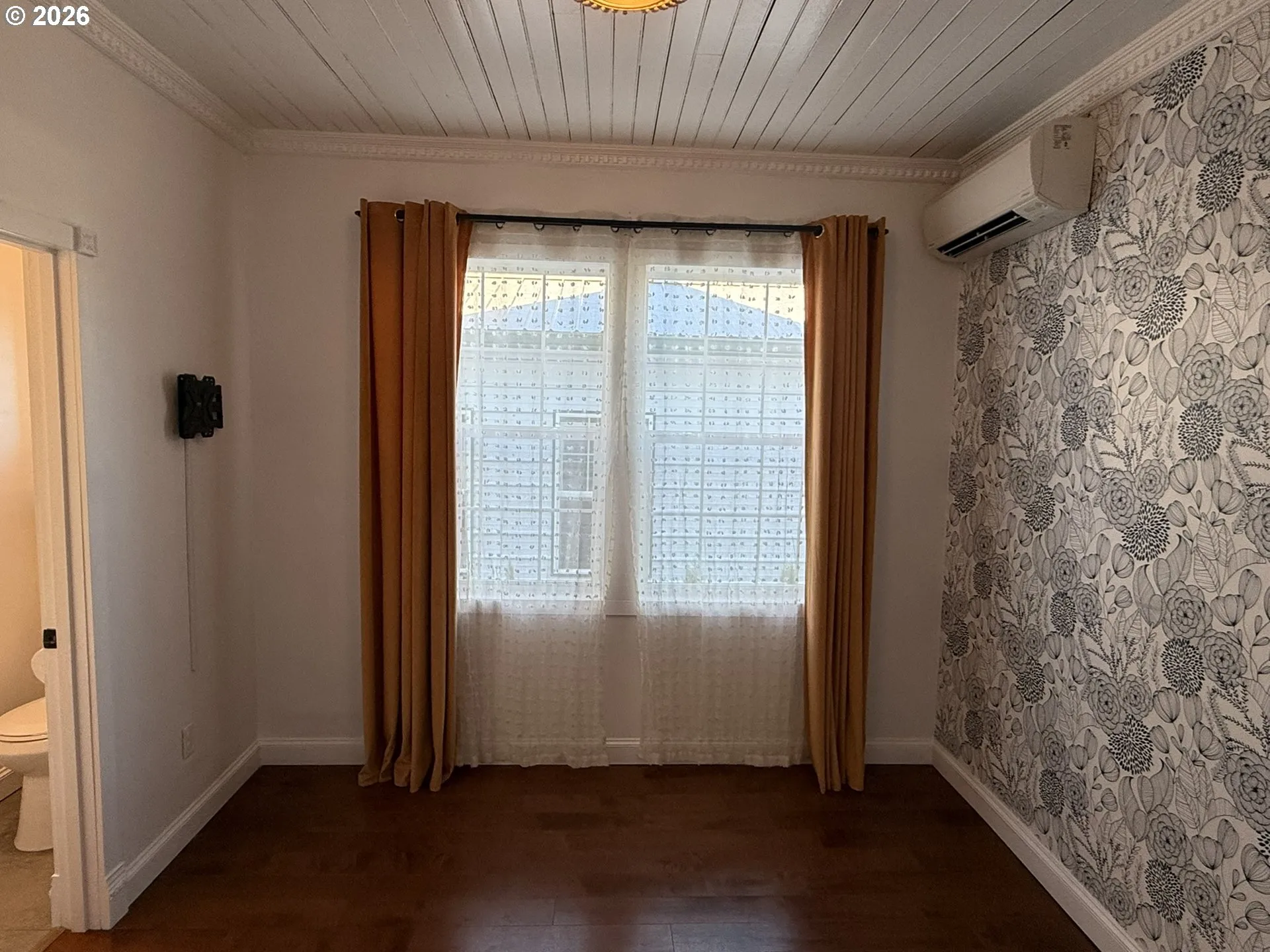 Bedroom, Primary