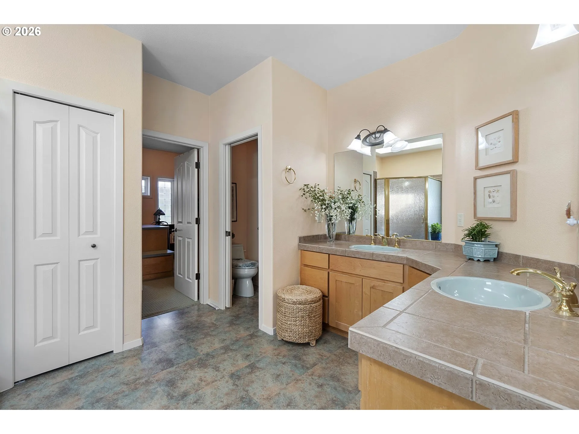 Bathroom, Attached-Double Sinks