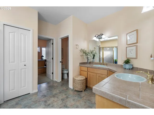 Bathroom, Attached-Double Sinks