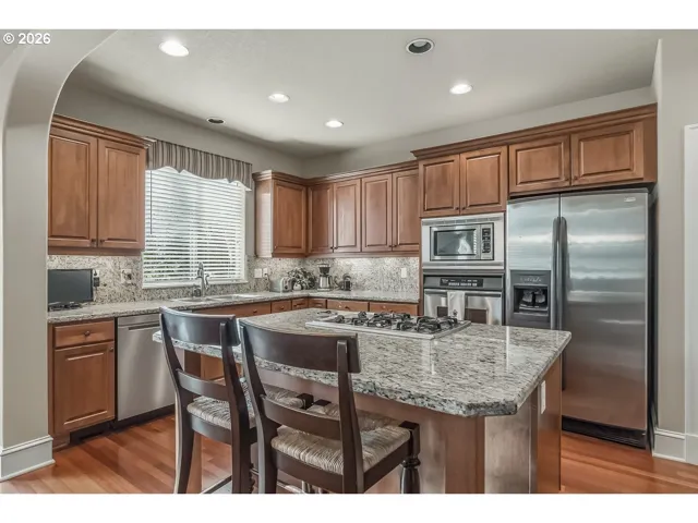 Kitchen-Breakfast Bar