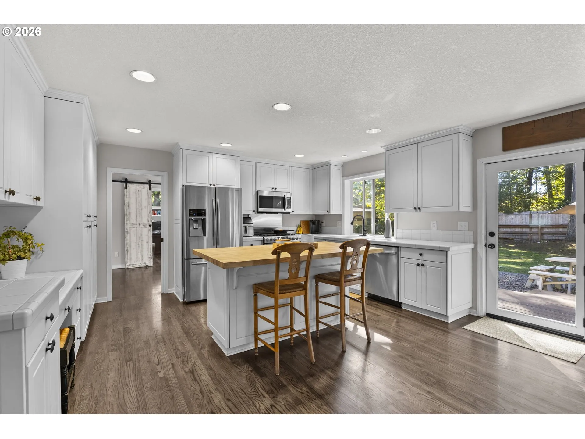 Kitchen-Breakfast Bar