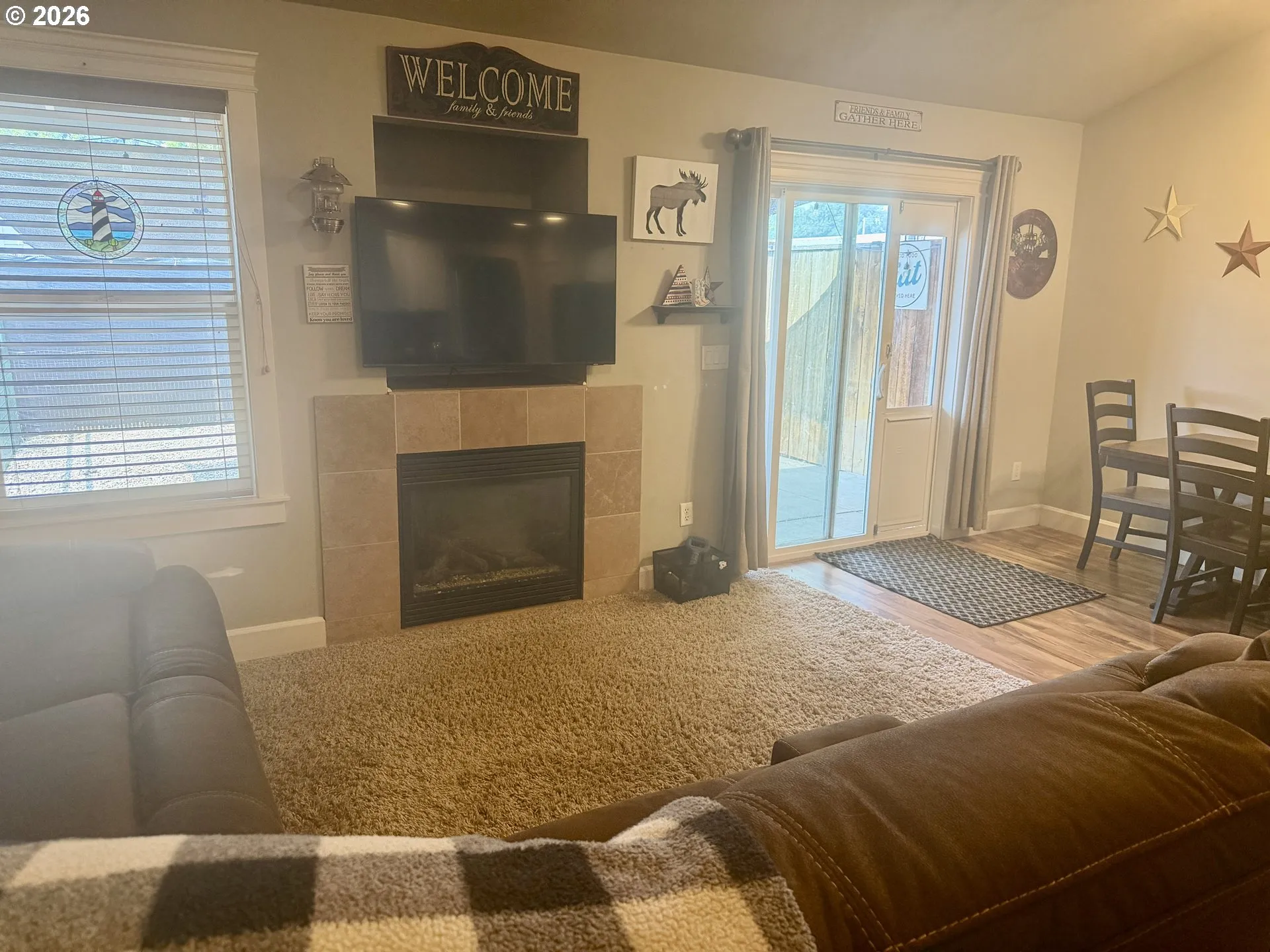Living Room-Fireplace
