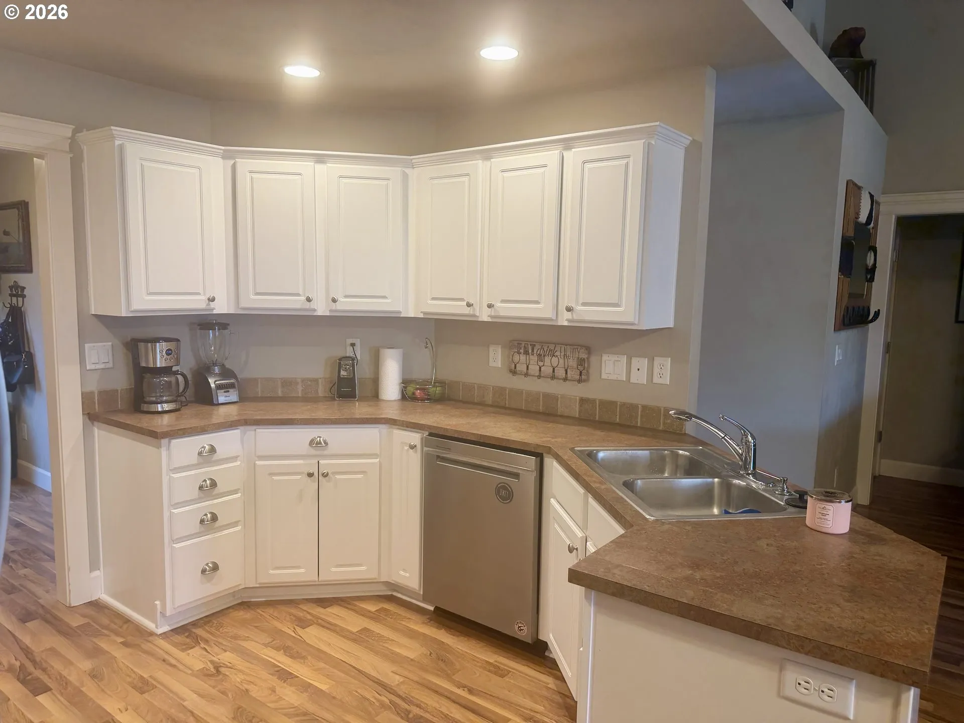 Kitchen-Breakfast Bar