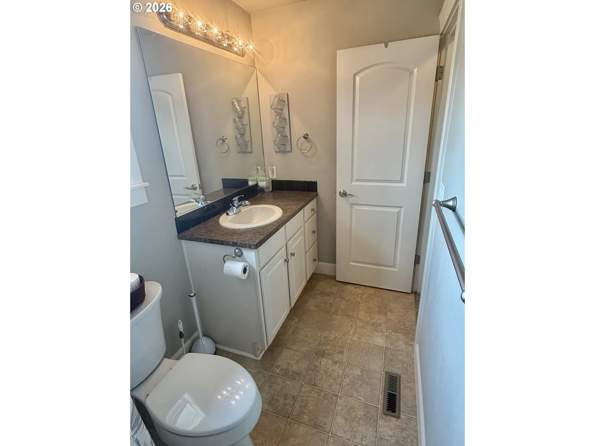 Bathroom-Upper