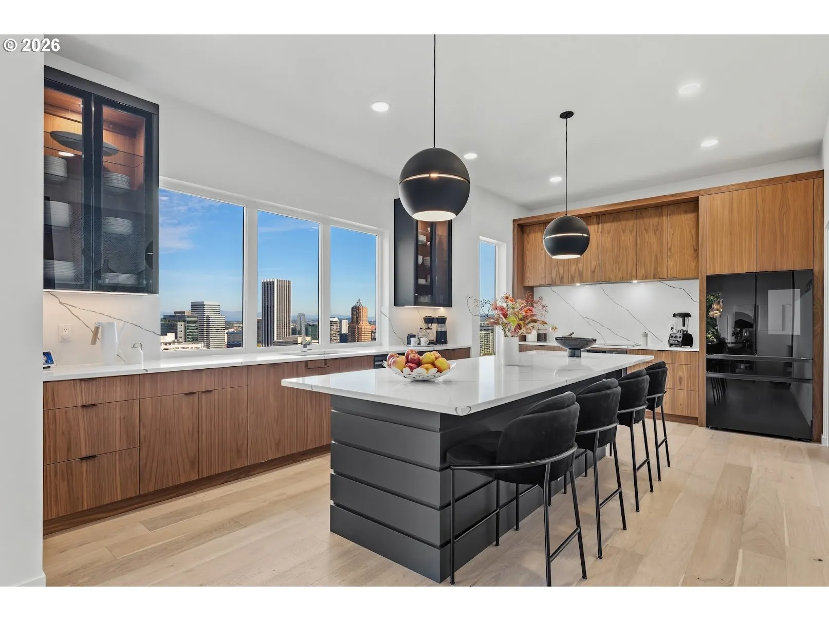 Kitchen-Breakfast Bar