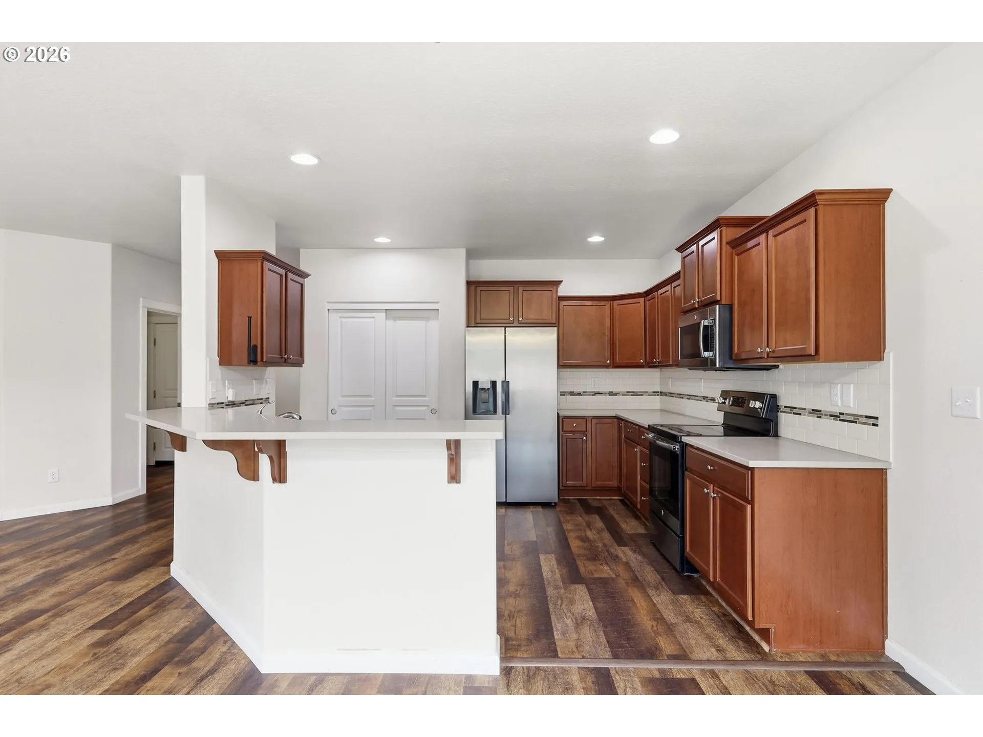 Kitchen-Breakfast Bar