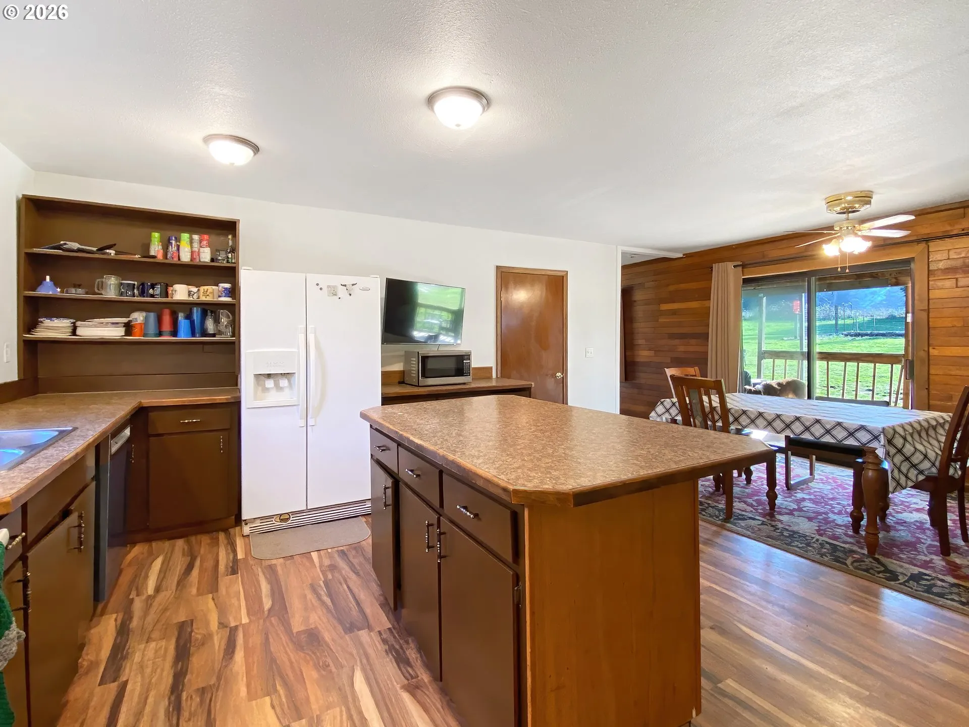 Kitchen-Breakfast Bar