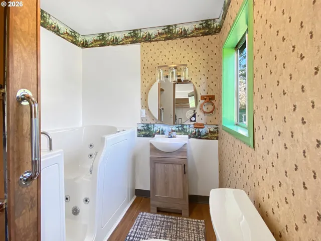 Bedroom-Full Bathroom