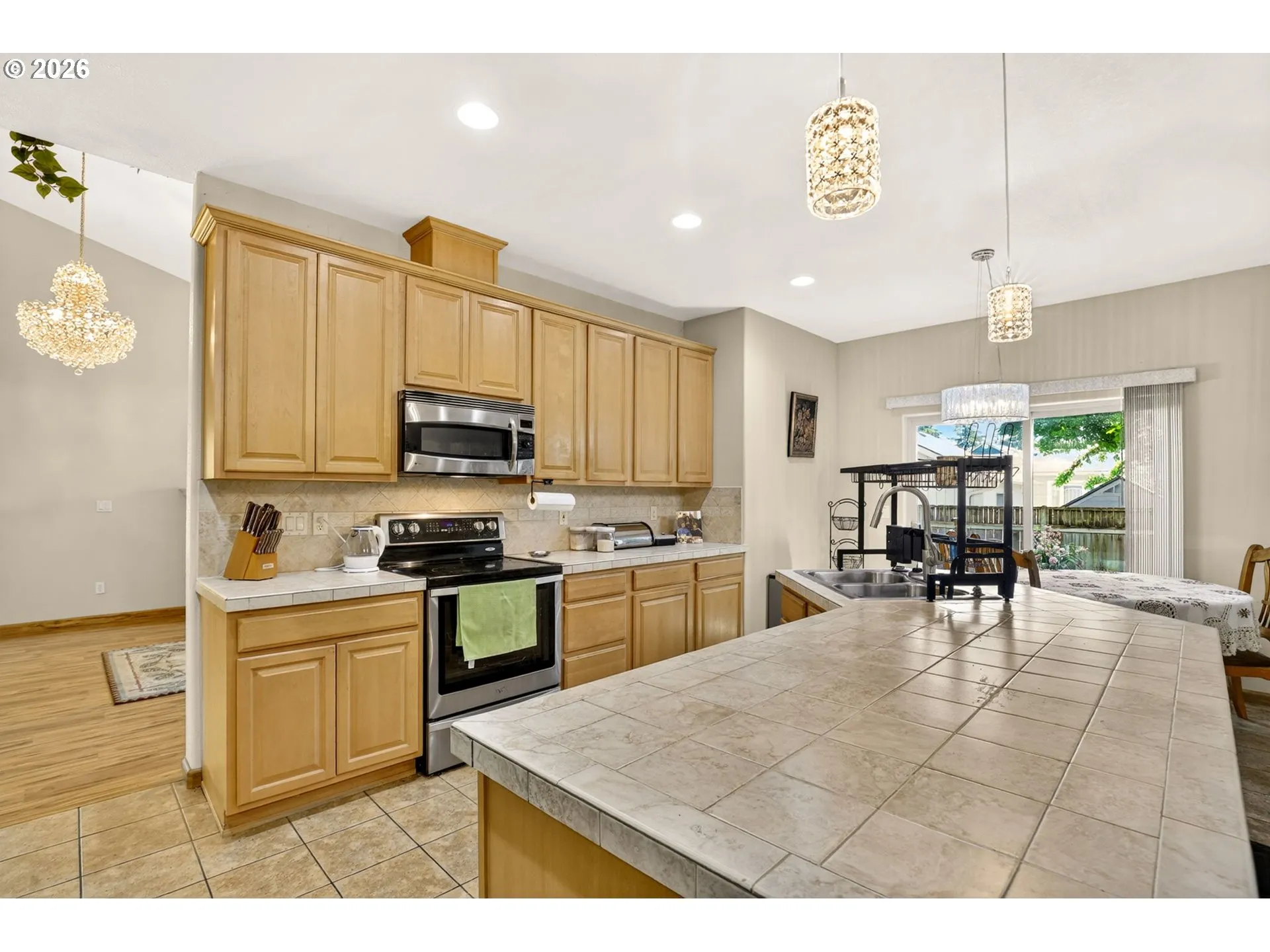 Kitchen-Breakfast Bar