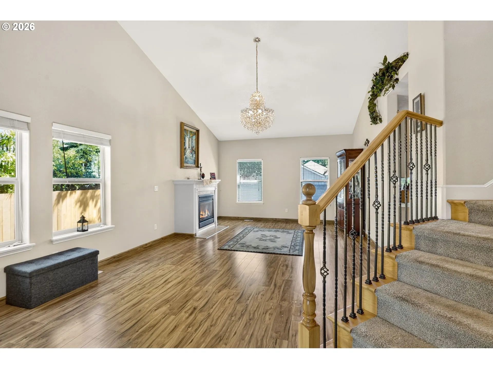 Living Room/Entrance