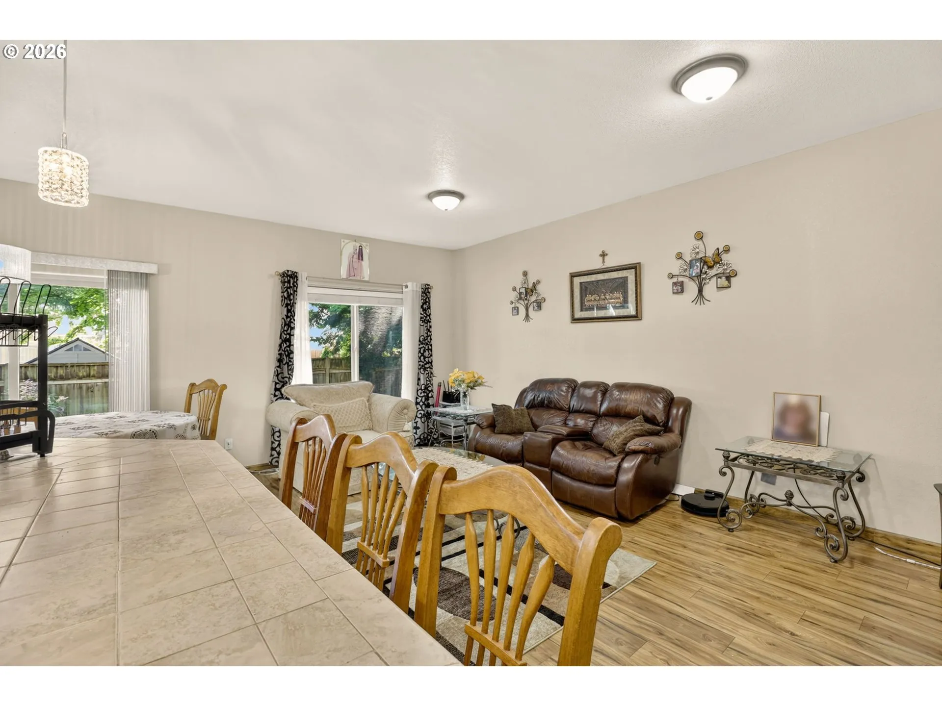 Kitchen-Breakfast Bar